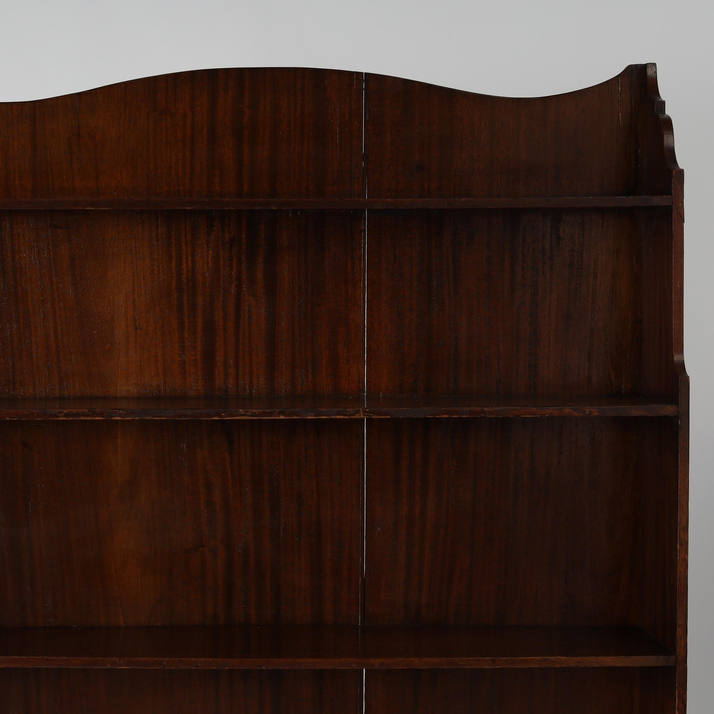 XIXe siècle Bibliothèque ou étagère anglaise ancienne en acajou en vente