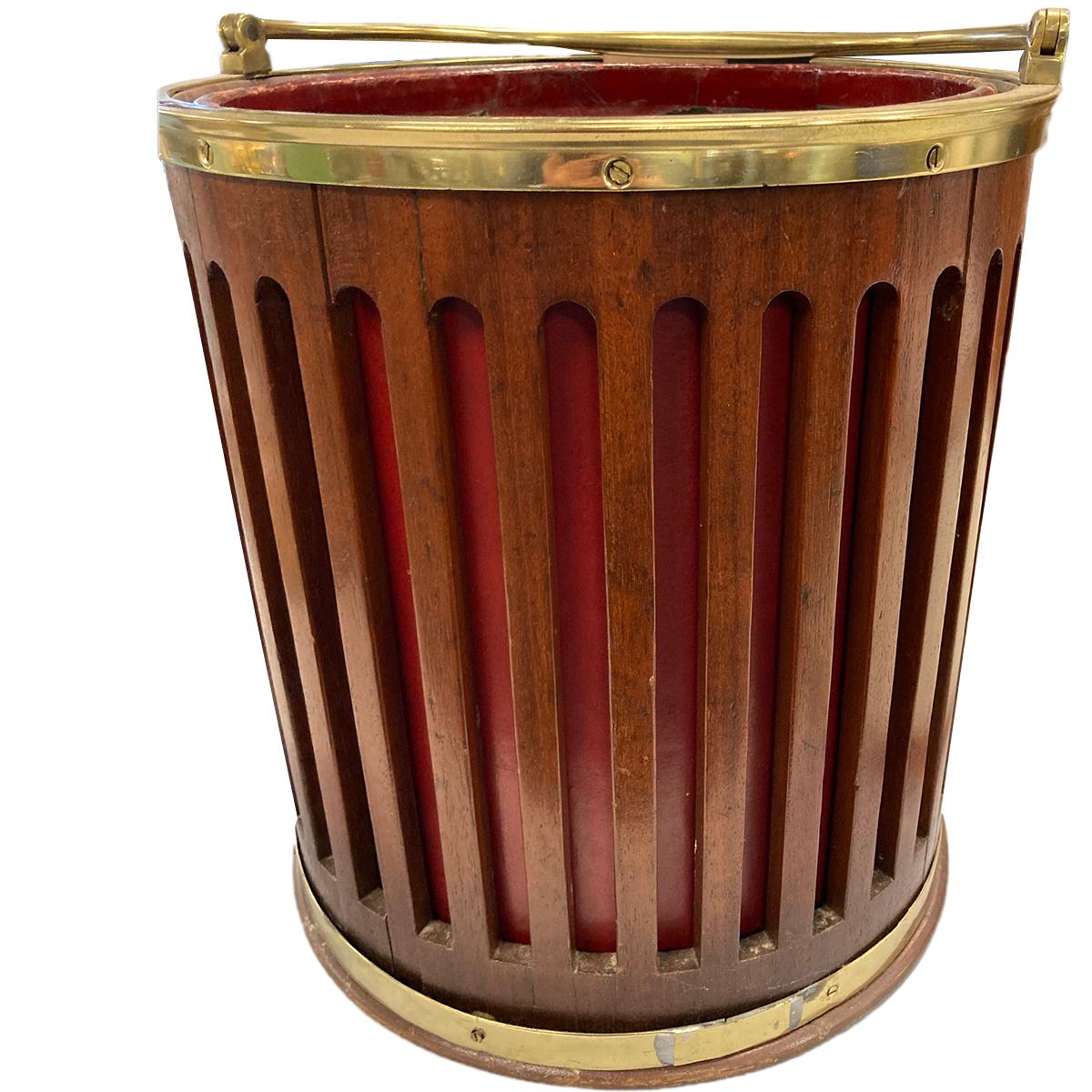 Antique English Mahogany Bucket In Good Condition For Sale In New York, NY