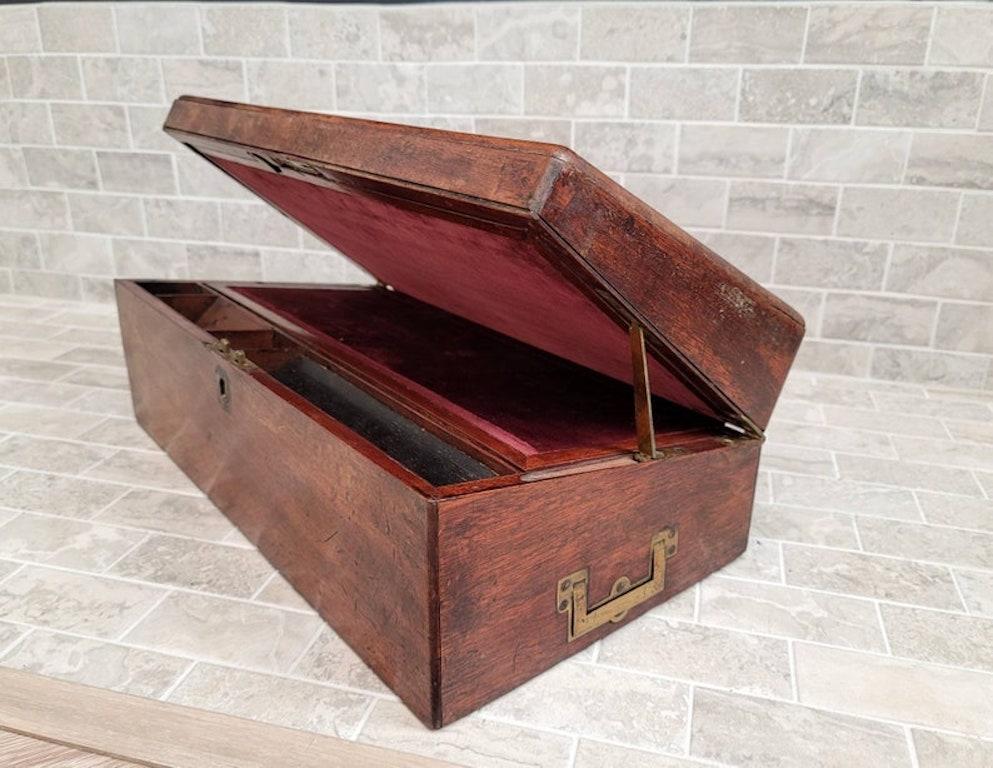A lovely antique English mahogany campaign style travel desk / writing slope box with beautifully aged warm rich patina. circa 1825

Commonly used by military officers in the field, traveling merchants and businessmen, this portable writing desk was