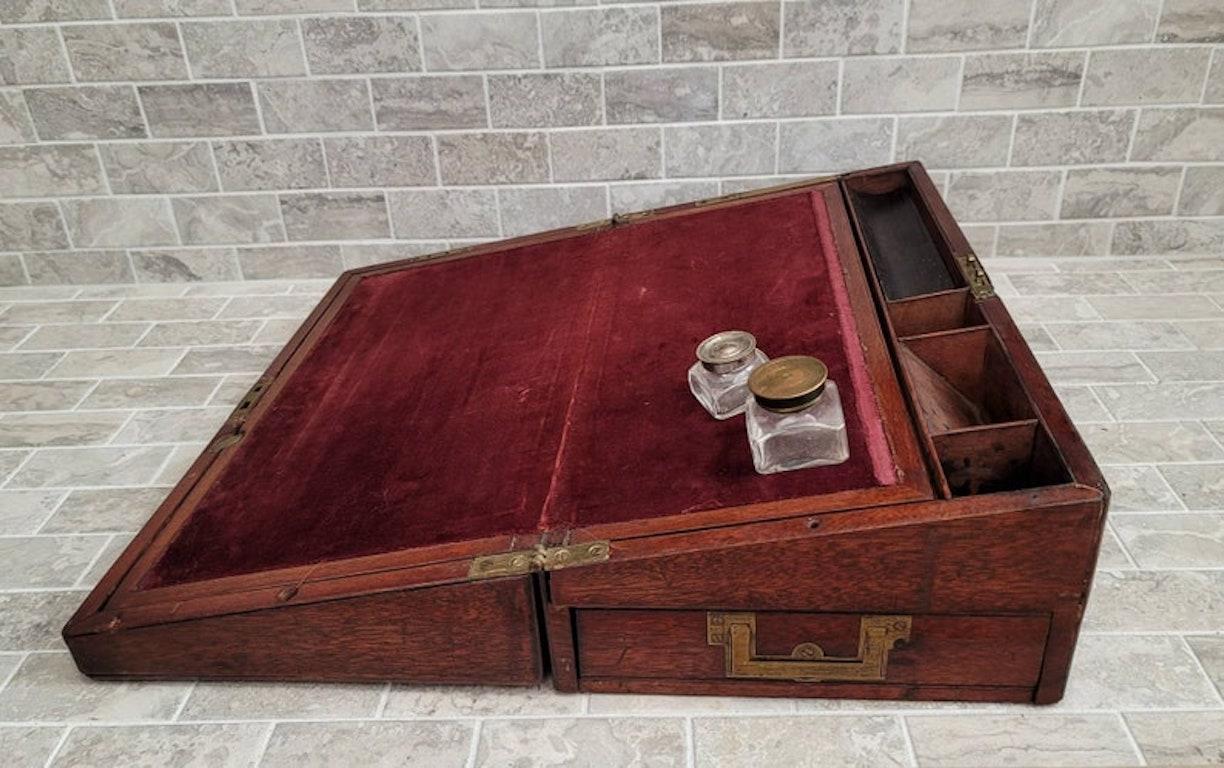 Antike englische Mahagoni-Schreibtischschachtel im Campaign-Stil aus Lap Desk  (Englisch) im Angebot