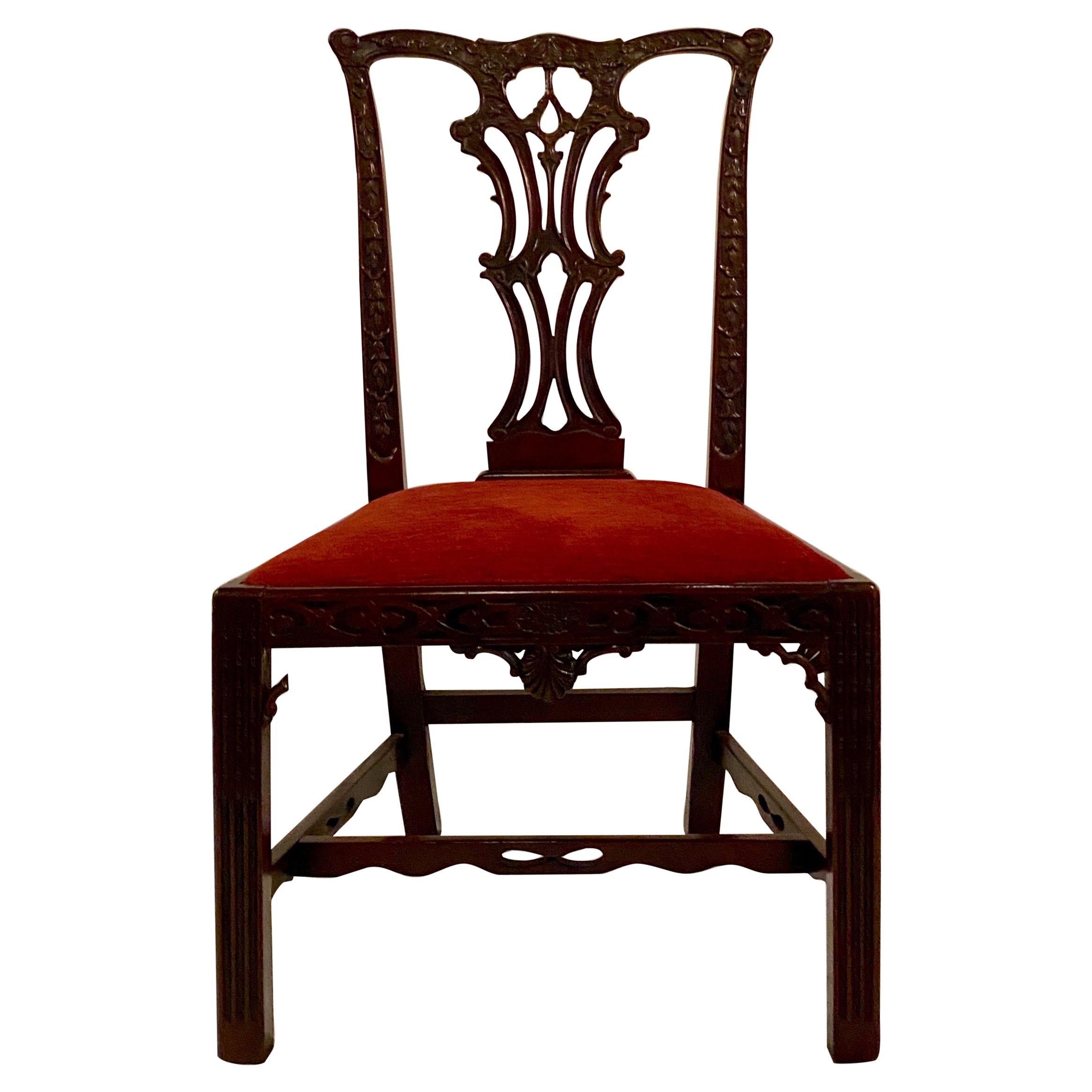 Antiker englischer Mahagoni-Stuhl Laubsägearbeit Design Chippendale, ca. 1870-1880