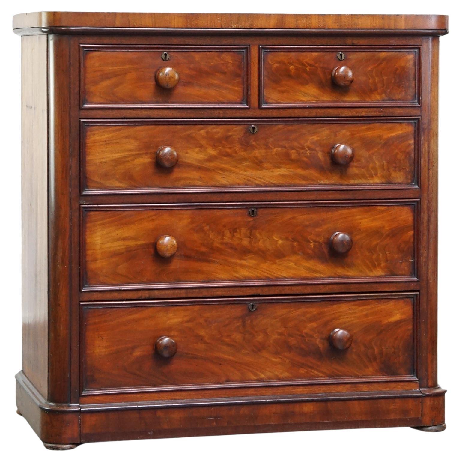 Antique oak chest of drawers with 5 drawers For Sale at 1stDibs