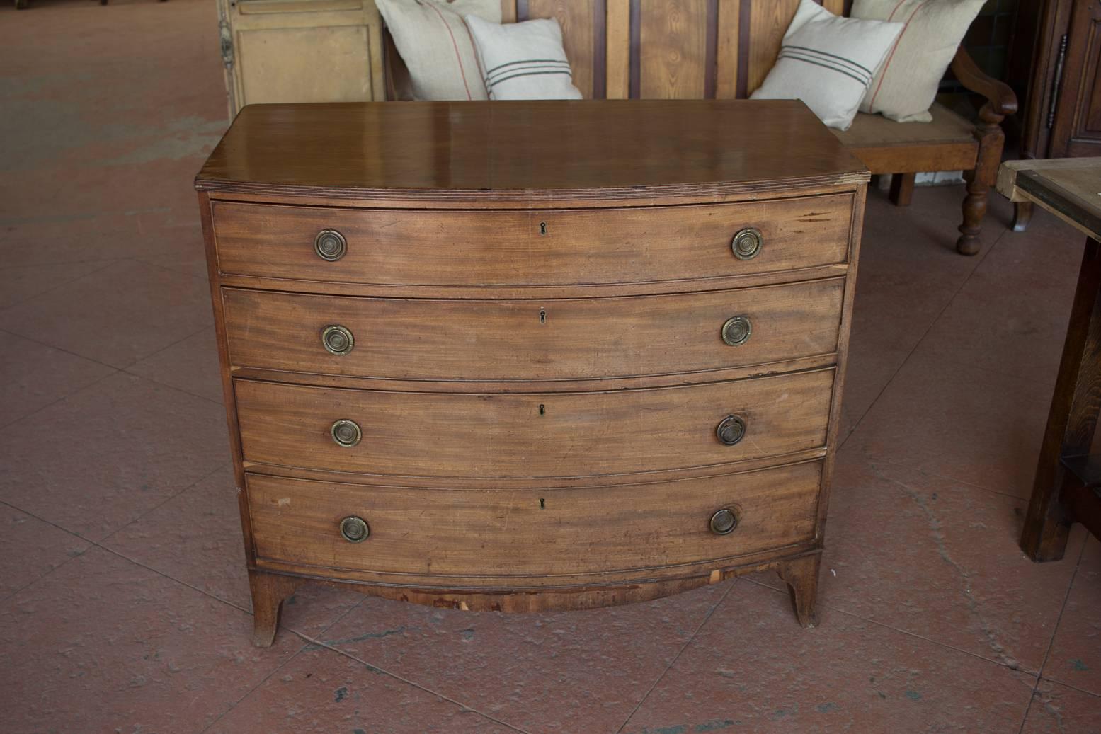 Antique English Mahogany Chest of Drawers In Fair Condition In Calgary, Alberta