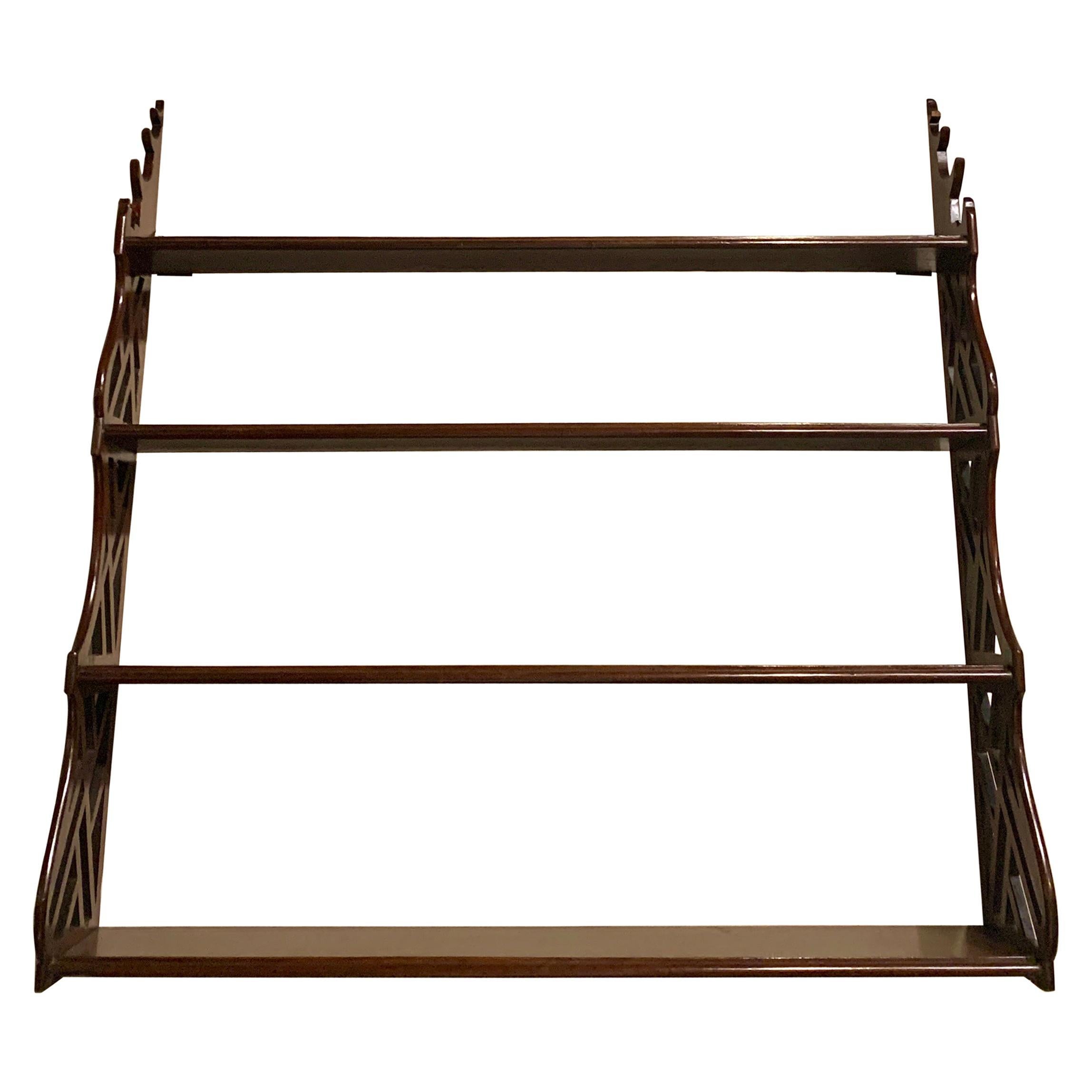 Scaffale orizzontale in stile Chippendale in mogano inglese antico