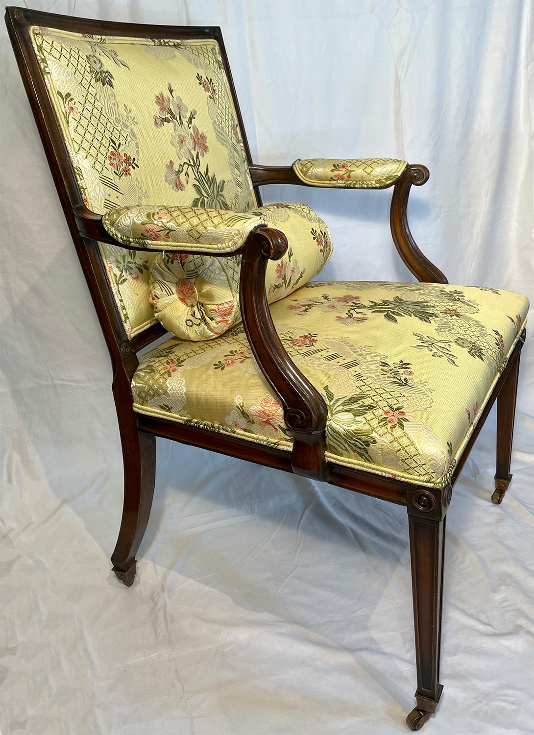 Chaise de bureau anglaise ancienne en acajou avec tissu Scalamandre, Circa 1850-1860.