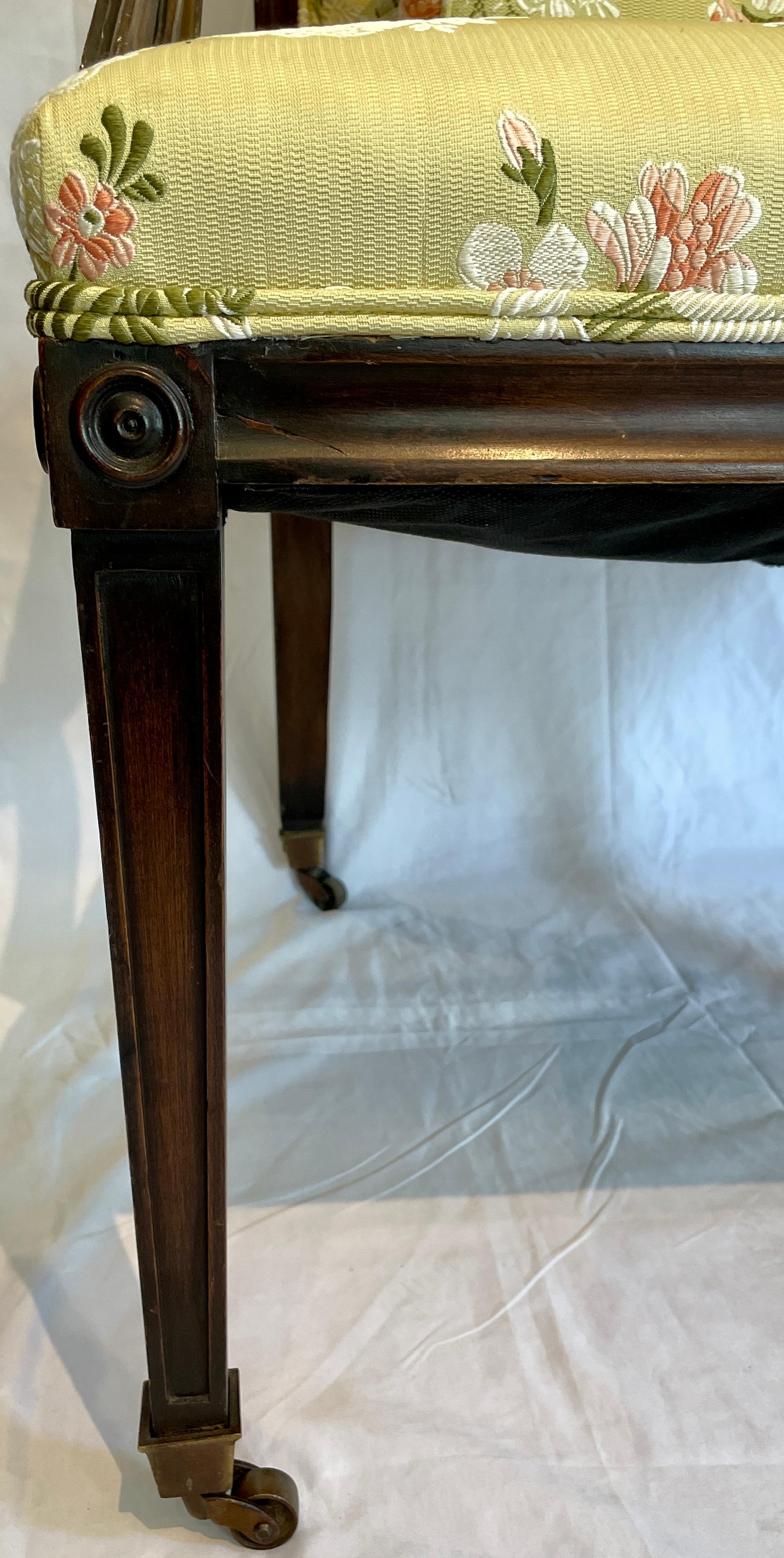 Chaise de bureau anglaise ancienne en acajou avec tissu Scalamandre, vers 1850-1860 en vente 1