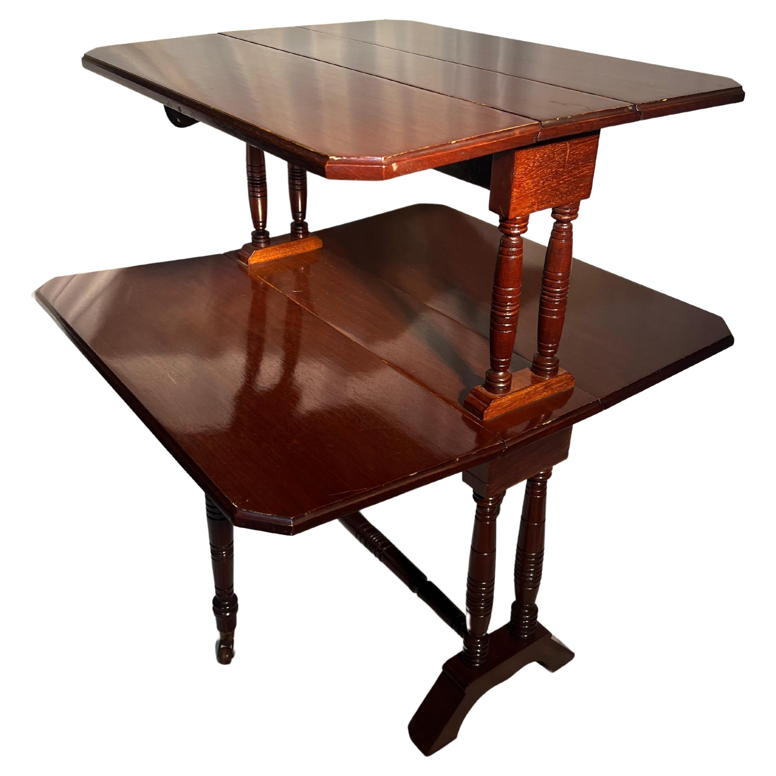 Antique English Mahogany Double Sutherland Table, Circa 1880. In Good Condition For Sale In New Orleans, LA
