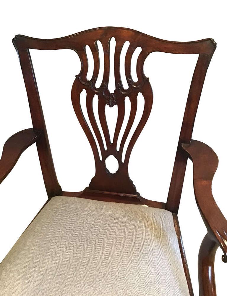 Antique English Mahogany Elbow Chair In Good Condition For Sale In New Orleans, LA