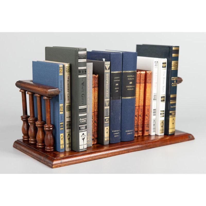 A fine early 20th century English mahogany galleried book trough / book rack / book stand. This beautiful table top book stand is well made and has a gallery with lovely hand turned baluster spindles. This would make a handsome addition to a desktop