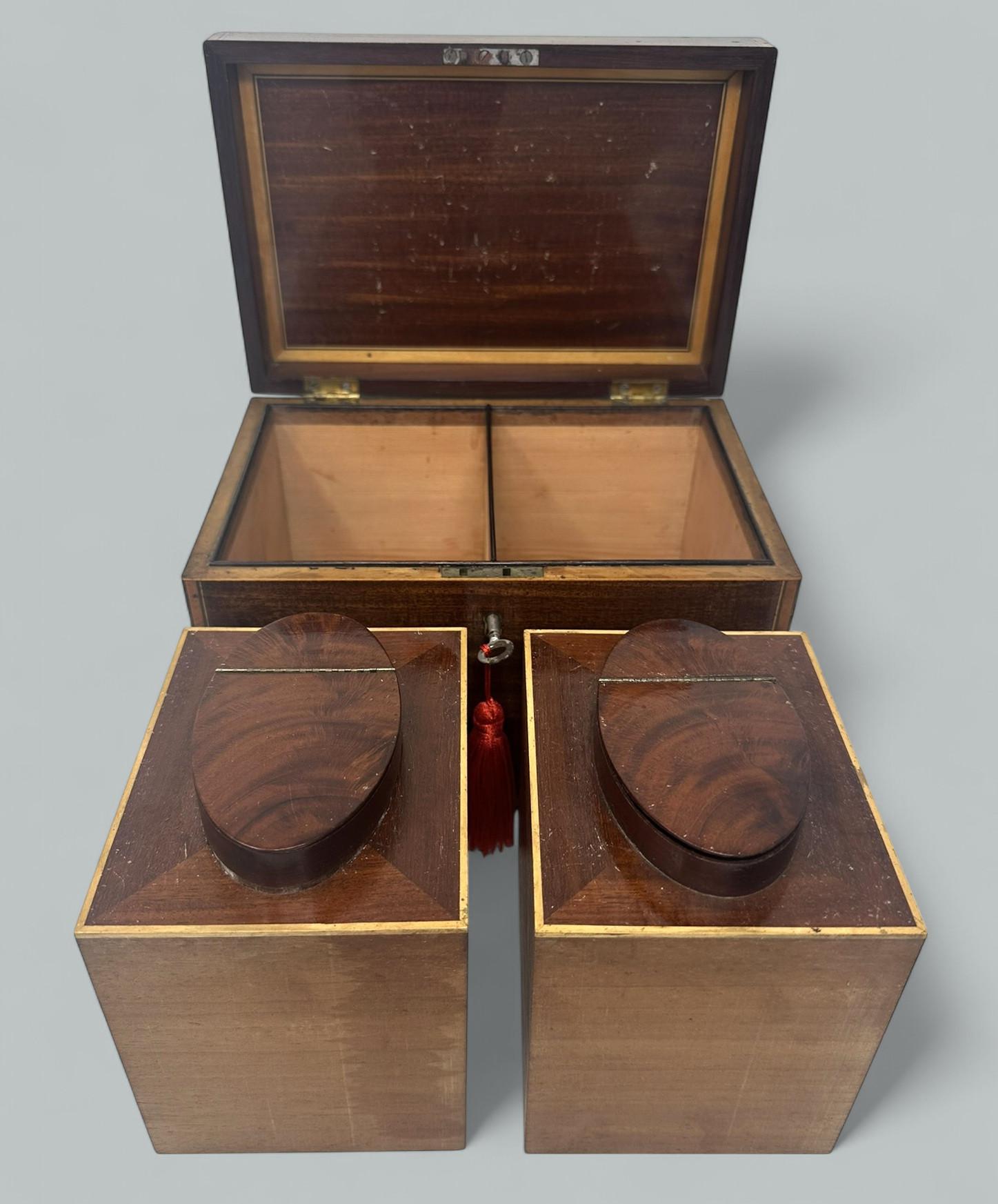 Antiguo Georgiano Inglés de Caoba  Caja de té doble atrib Gillows  siglo XVIII en venta 1