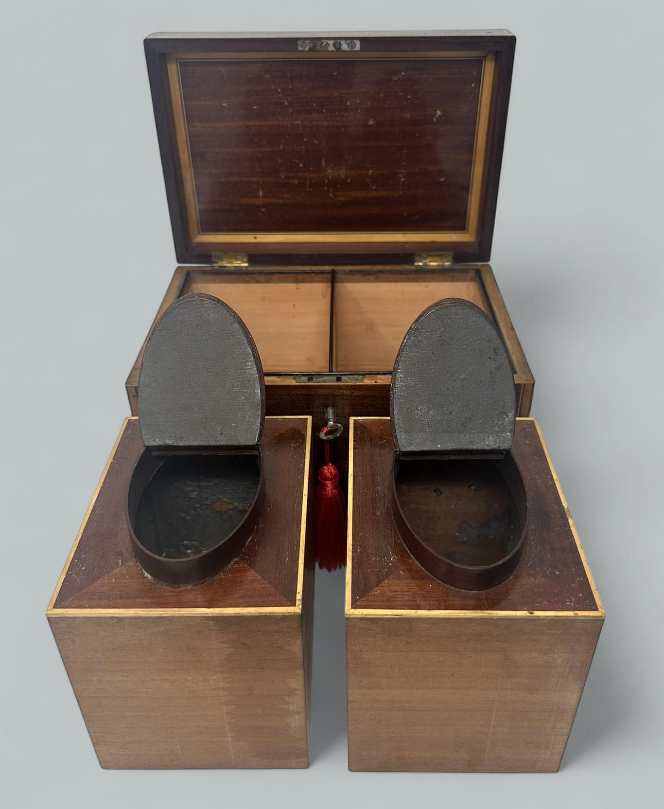 Antiguo Georgiano Inglés de Caoba  Caja de té doble atrib Gillows  siglo XVIII en venta 2