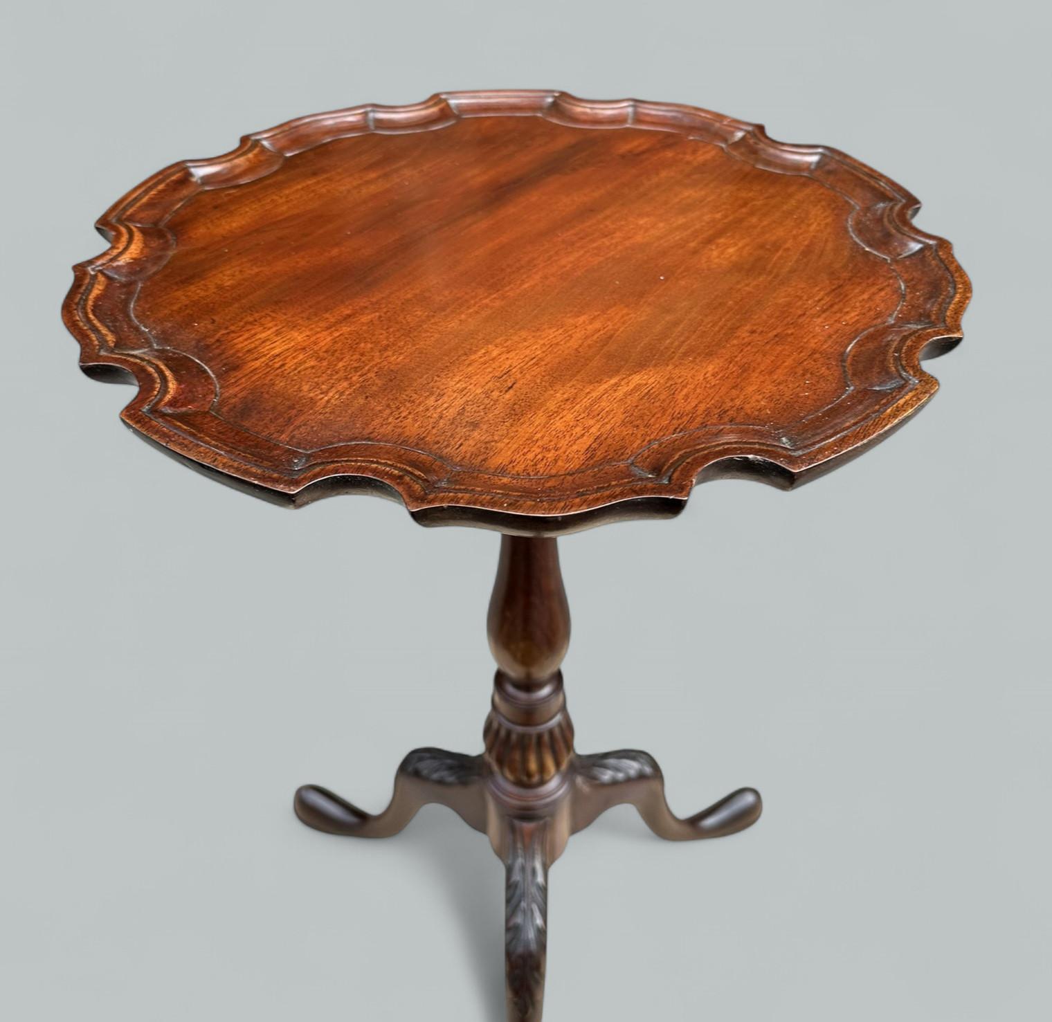 20th Century Antique English Mahogany Georgian Style Tray Top Occasional Table Circular Wine For Sale