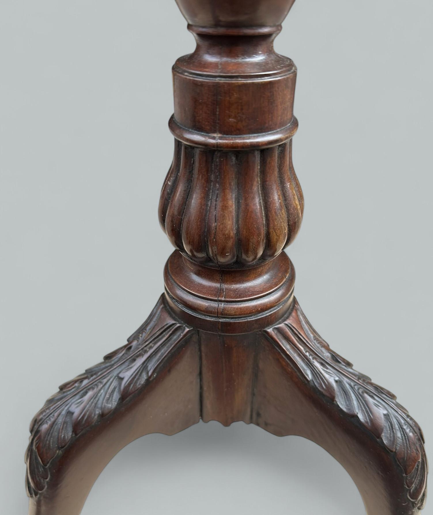 Antique English Mahogany Georgian Style Tray Top Occasional Table Circular Wine For Sale 1
