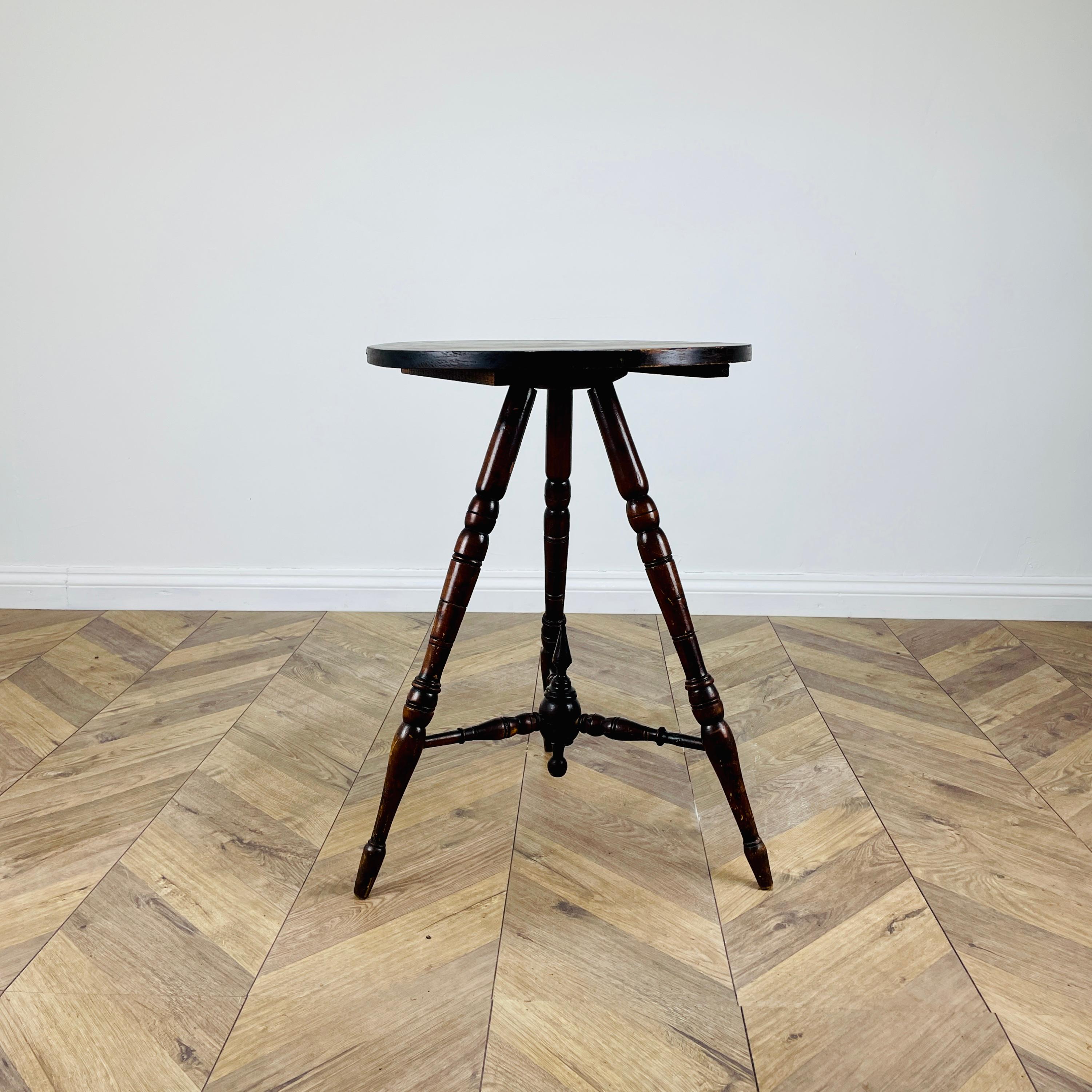 A Charming Victorian, 19th Century Circular English Mahogany Gypsy Table.

The table boasts turned bobbin legs with bobbin struts & a central finial. It is in good antique condition, but does show small signs of wear to the top and base.