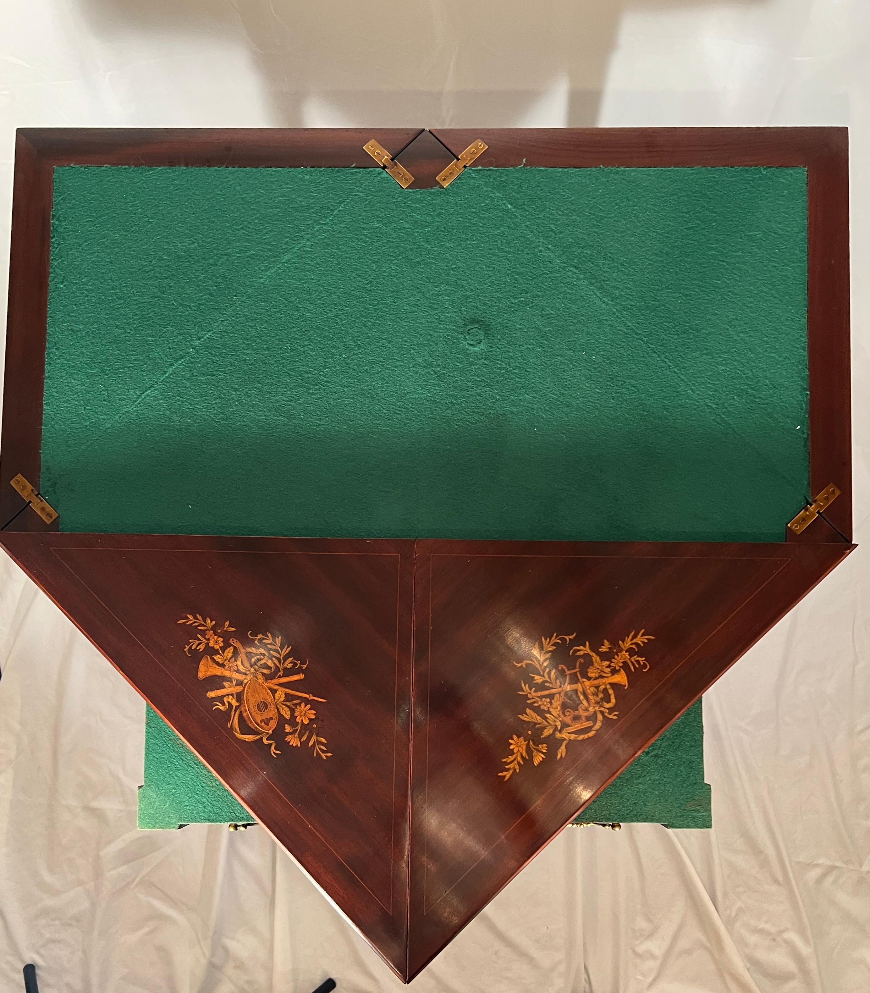 Antique English Mahogany Handkerchief Game Table circa 1880 In Good Condition For Sale In New Orleans, LA