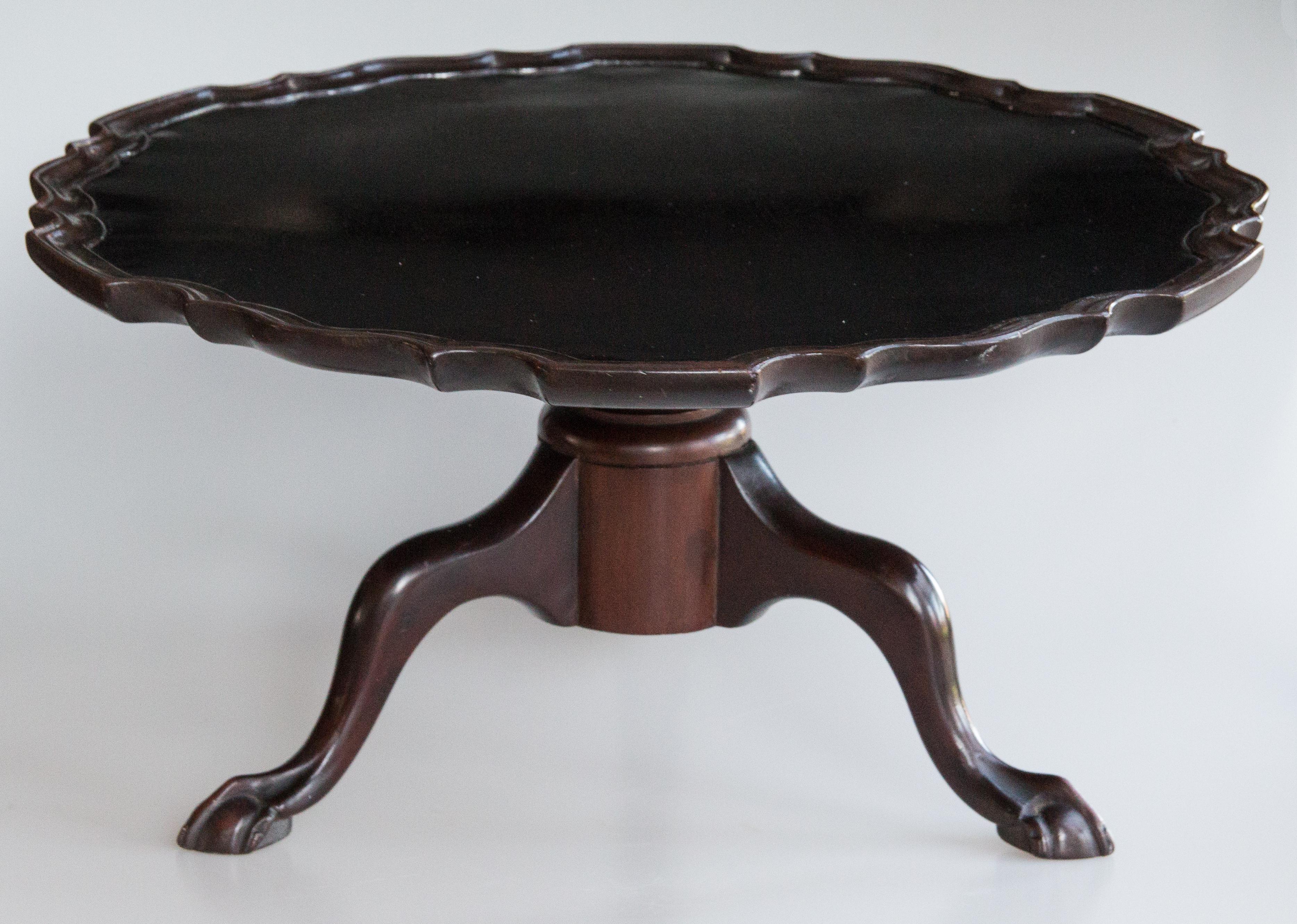 A superb antique English solid mahogany table top revolving Lazy Susan tray, circa 1890. This fine quality server has a beveled pie crust edge with a hand turned base and ball and claw feet. It would make a lovely centerpiece or cake stand, and it's