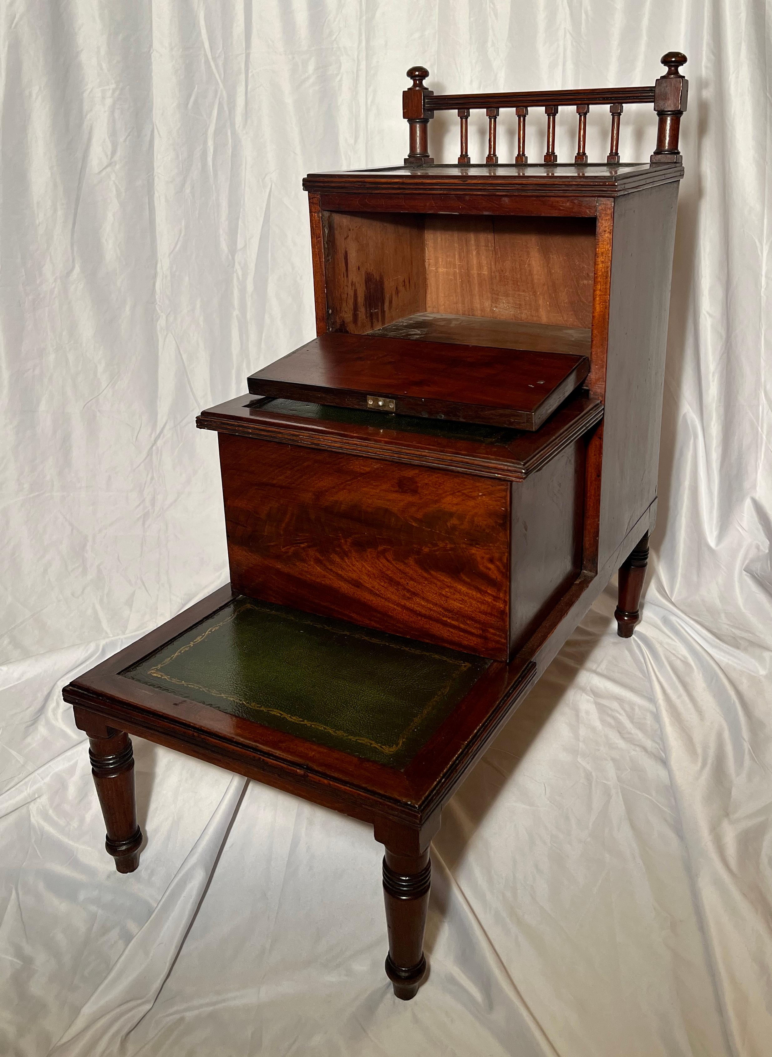 Antique English Mahogany Library Steps circa 1880 In Good Condition For Sale In New Orleans, LA
