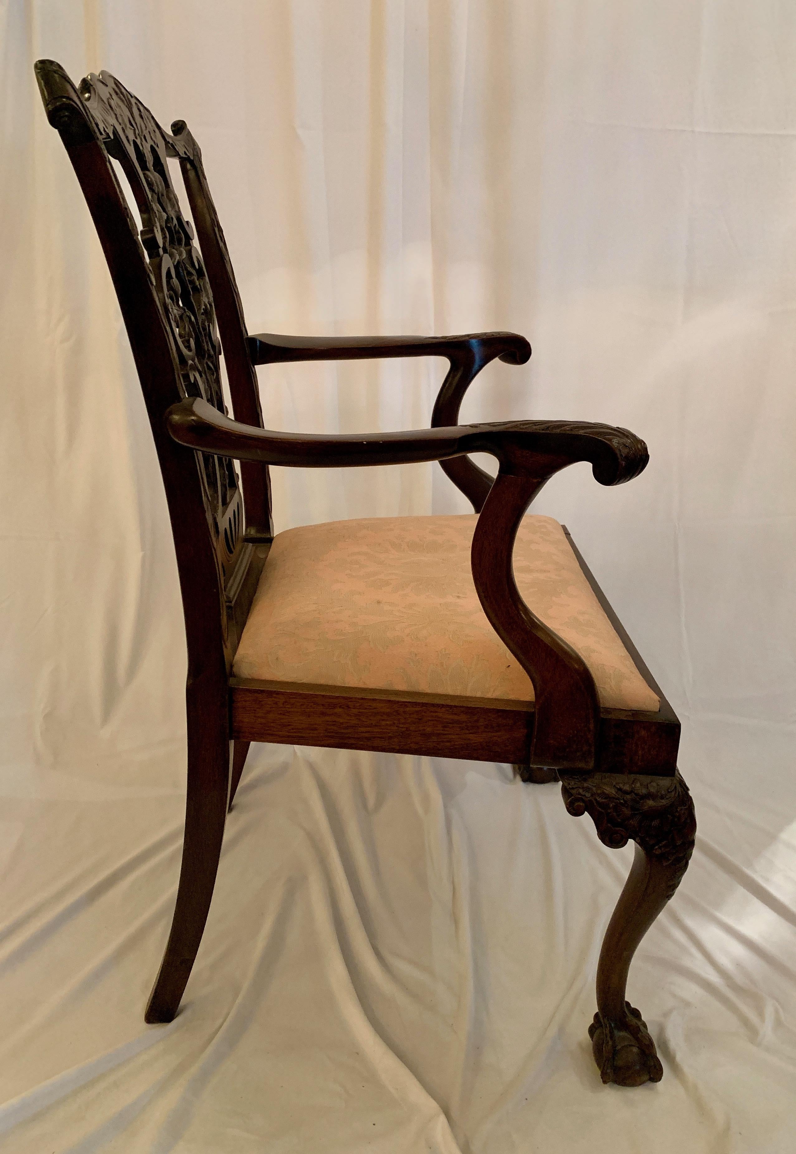 Anglais Fauteuil anglais ancien de maître sculpteur en acajou, 19ème siècle en vente