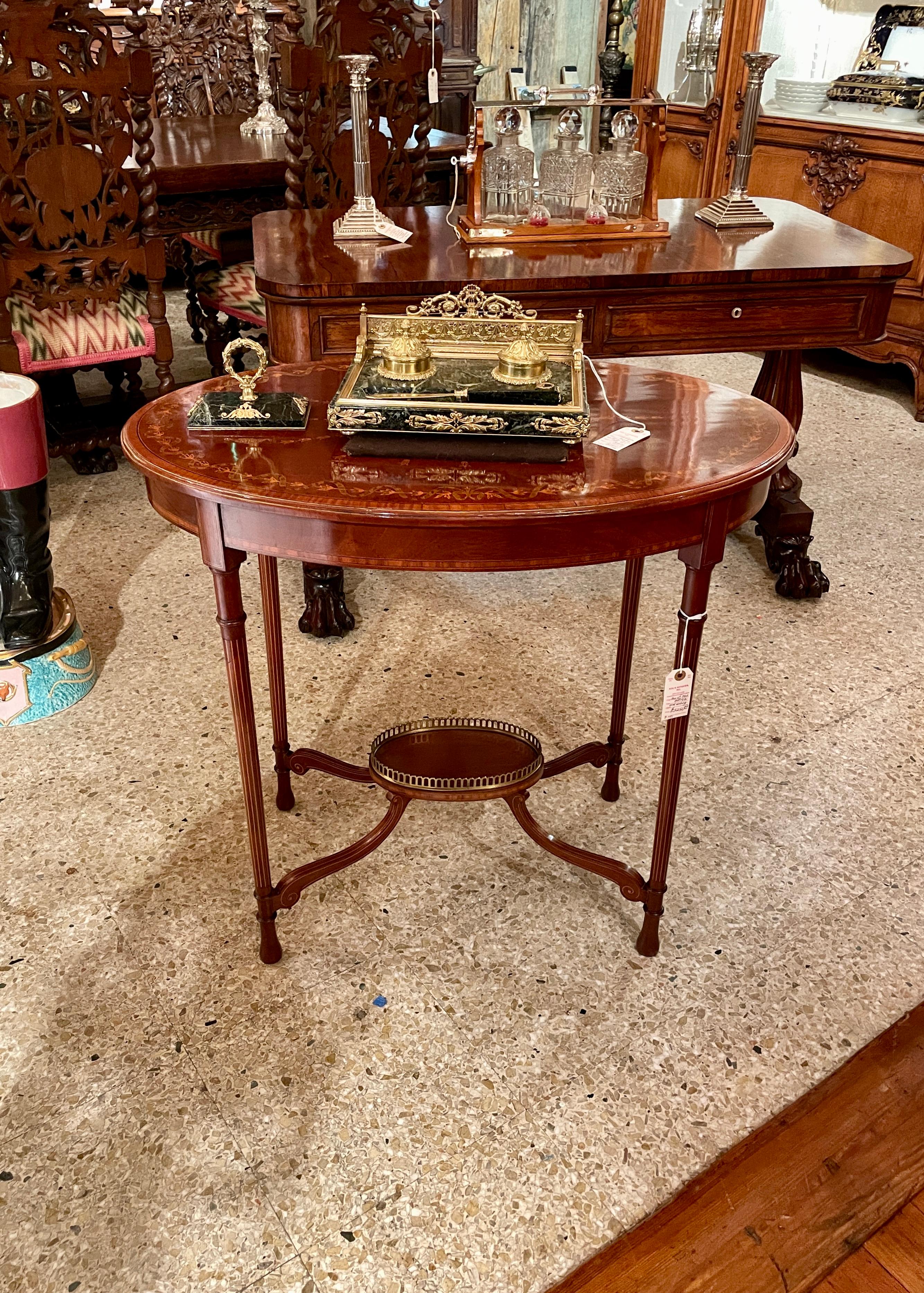 Antique Late 19th Century English Mahogany Oval Table with Inlay. For Sale 3