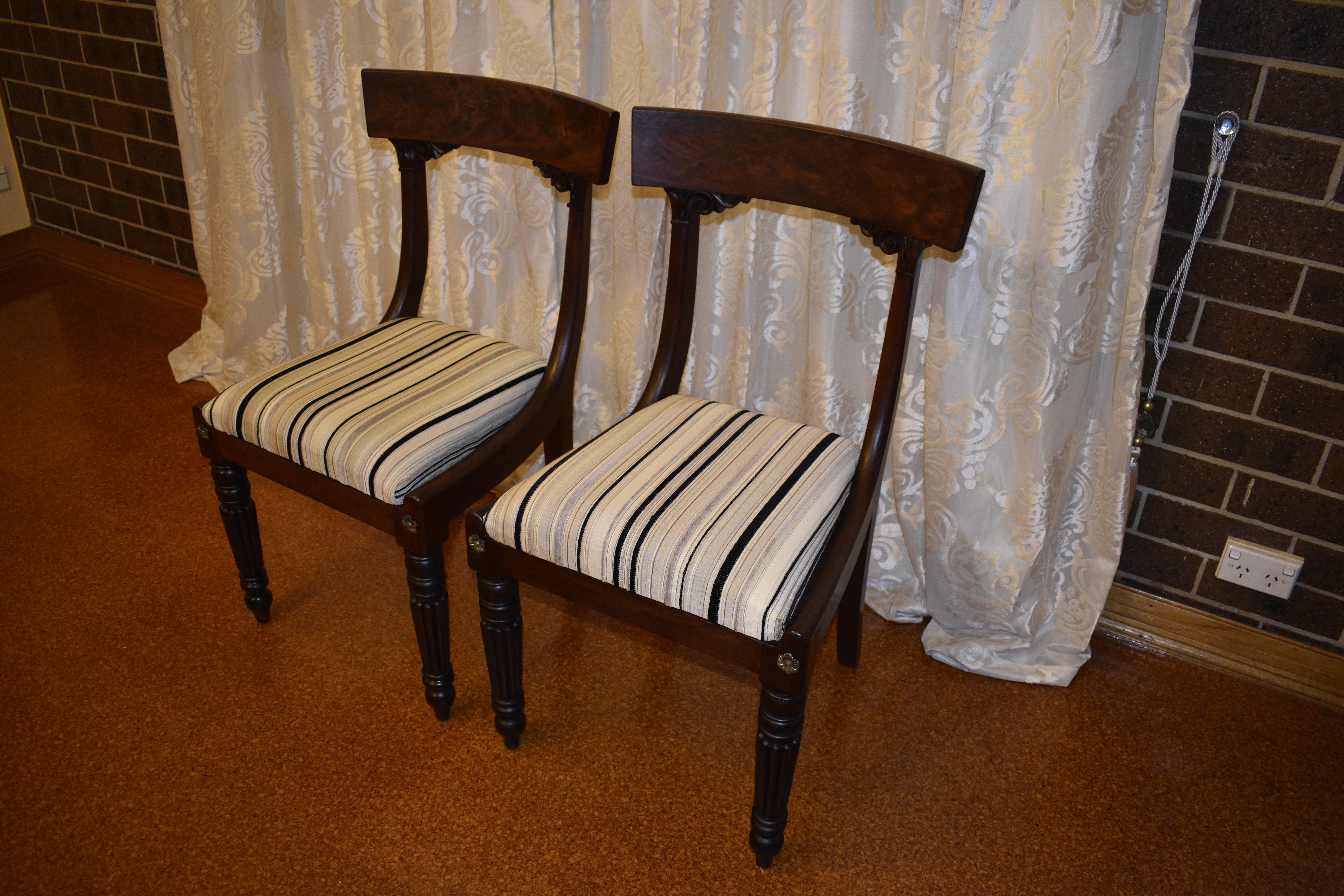Antique English Mahogany Pair of Chairs In Good Condition For Sale In EDENSOR PARK, NSW