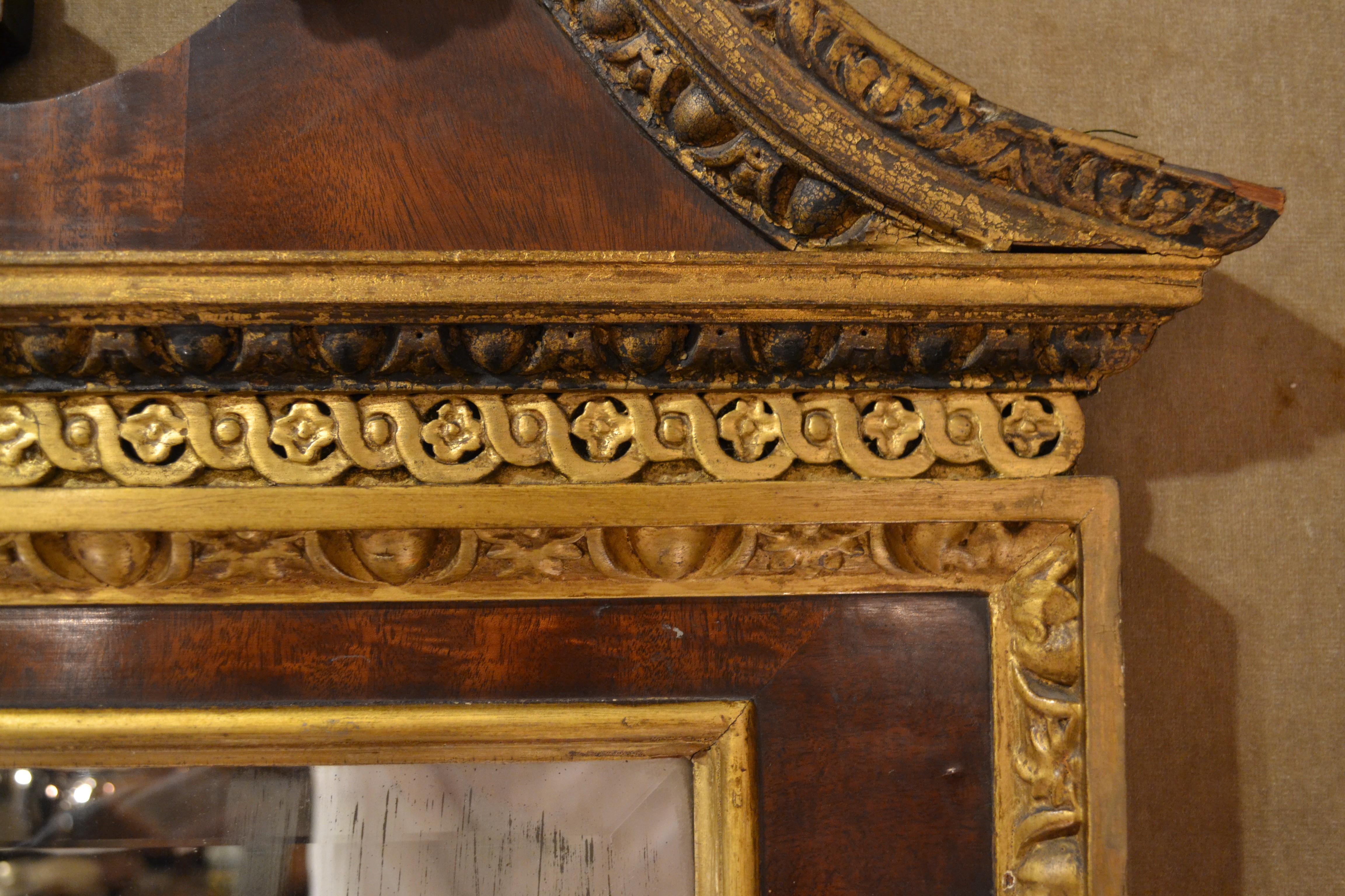 Antique English Mahogany Parcel Gilt Mirror In Good Condition For Sale In New Orleans, LA