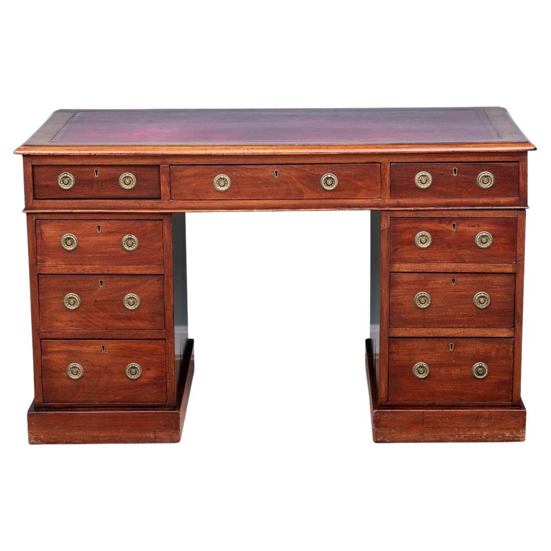 Ancien bureau à piédestal en acajou anglais