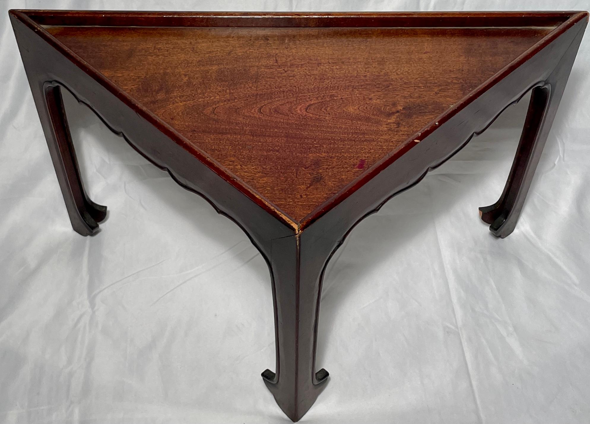Antique English Mahogany Plate Stand In Good Condition For Sale In New Orleans, LA
