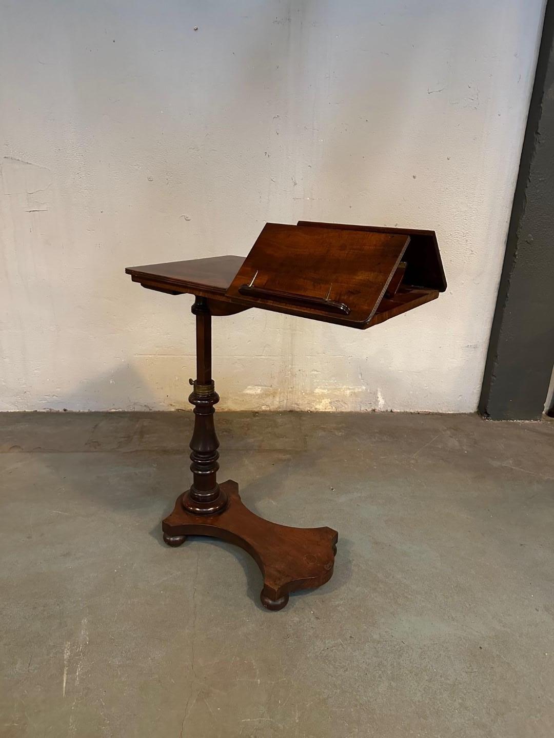 Mahogany antique English mahogany reading table. For Sale