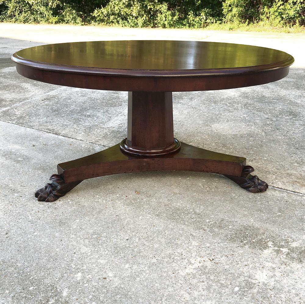 Antique English Mahogany Round Coffee Table In Good Condition In Dallas, TX