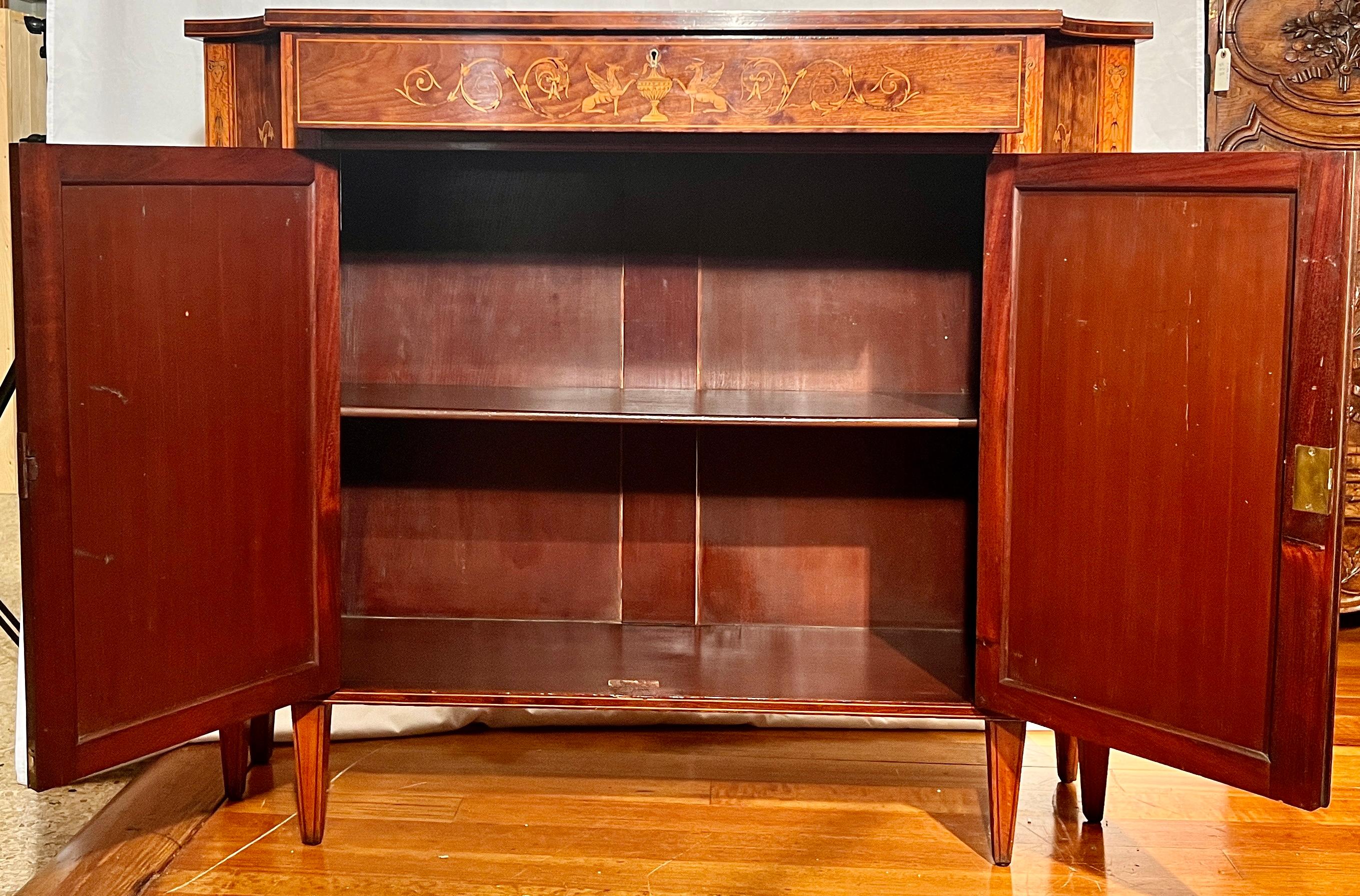 Antique English Mahogany Satinwood Inlaid Credenza circa 1870 In Good Condition For Sale In New Orleans, LA