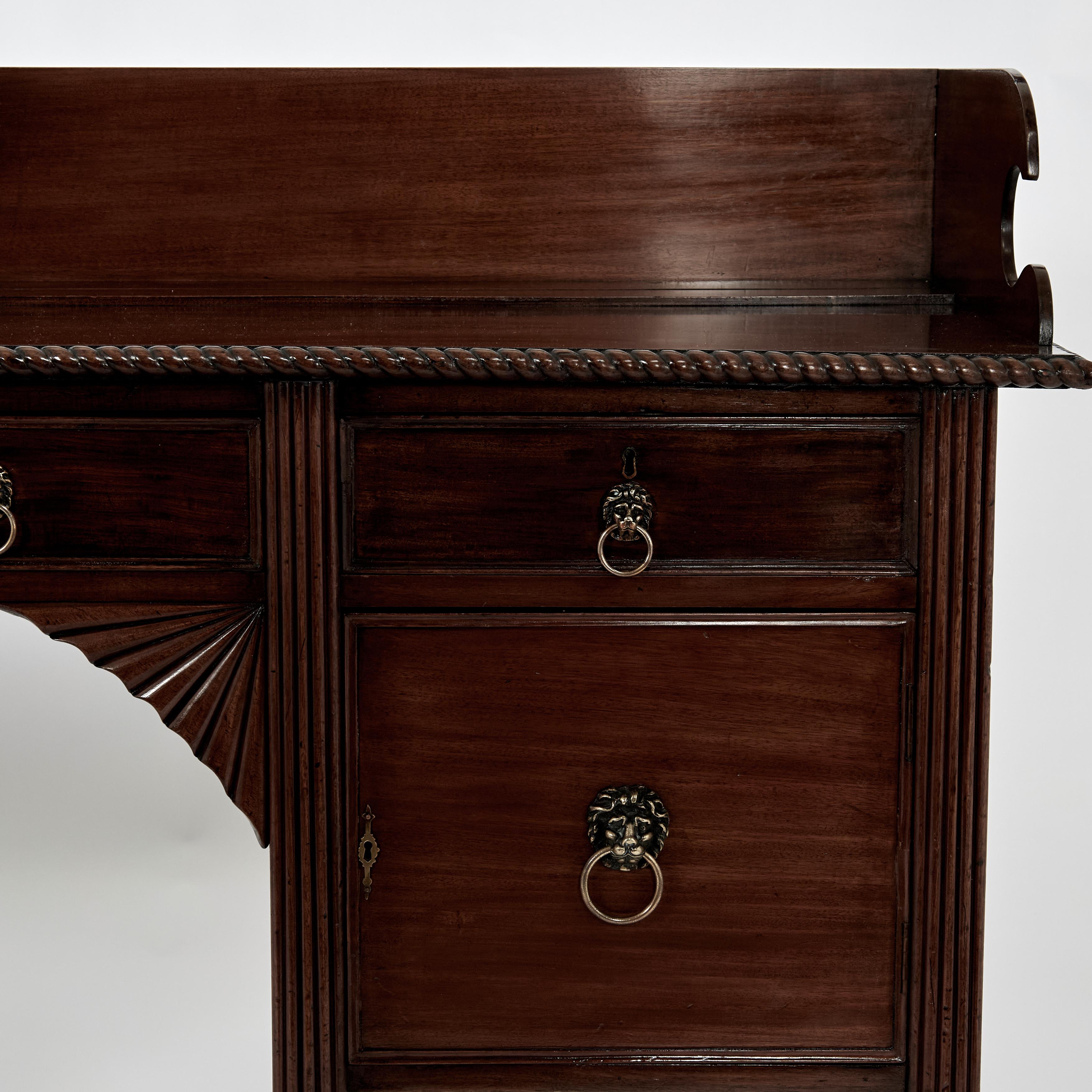 Antica credenza server inglese in mogano In condizioni buone in vendita a Palm Beach, FL