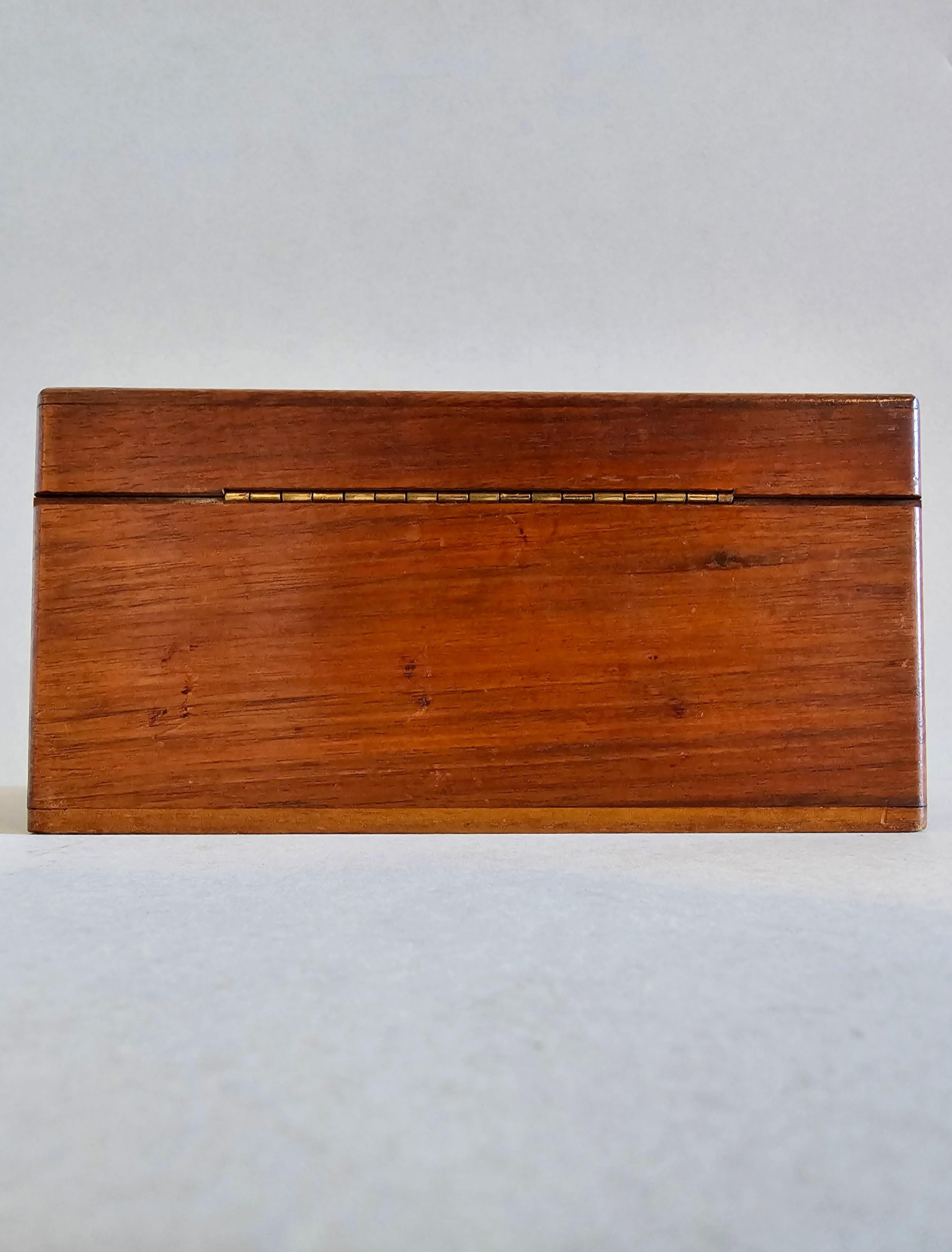 Antique English Mahogany Table Box With Divided Interior  For Sale 3