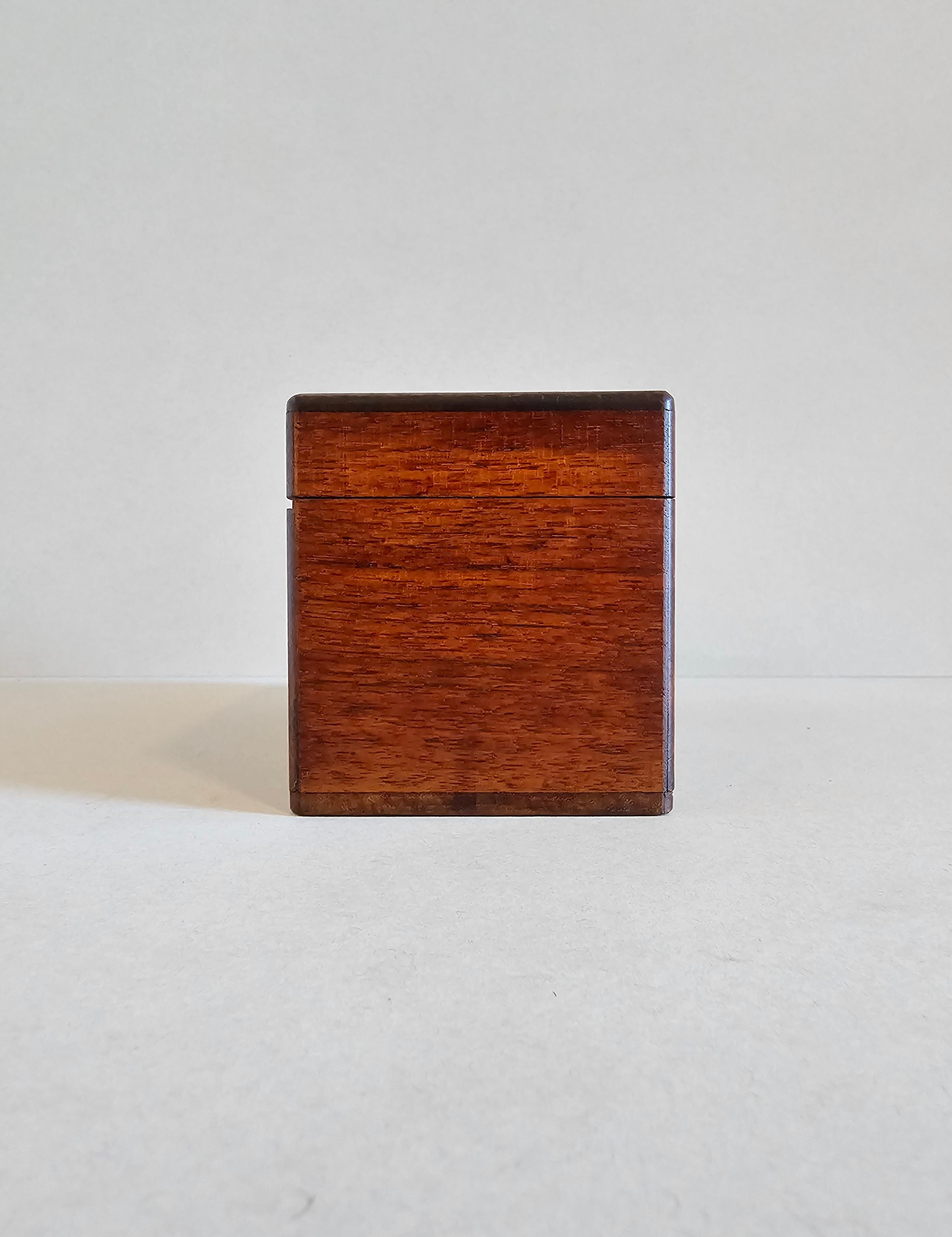 Antique English Mahogany Table Box With Divided Interior  For Sale 4