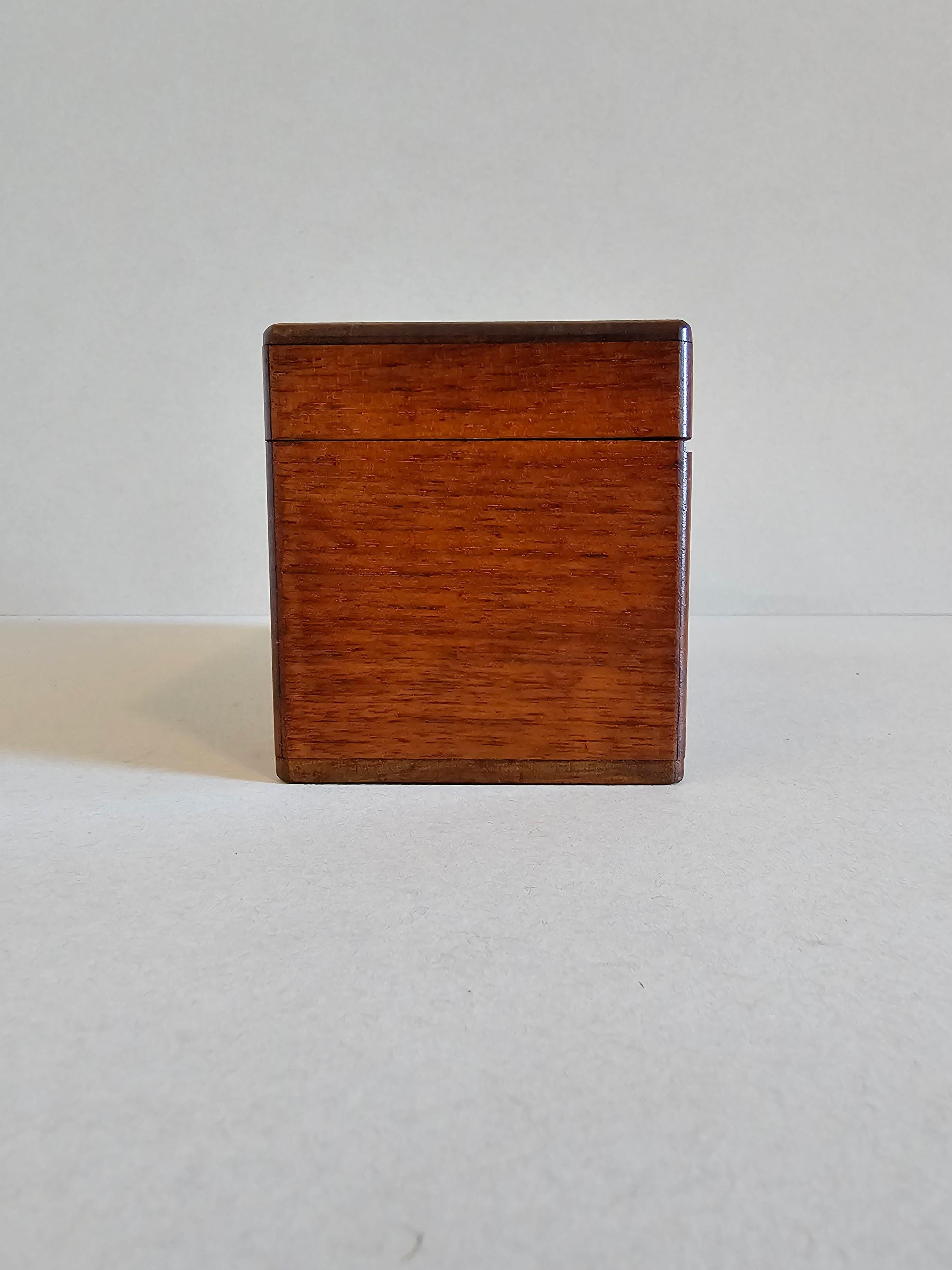 Antique English Mahogany Table Box With Divided Interior  For Sale 5