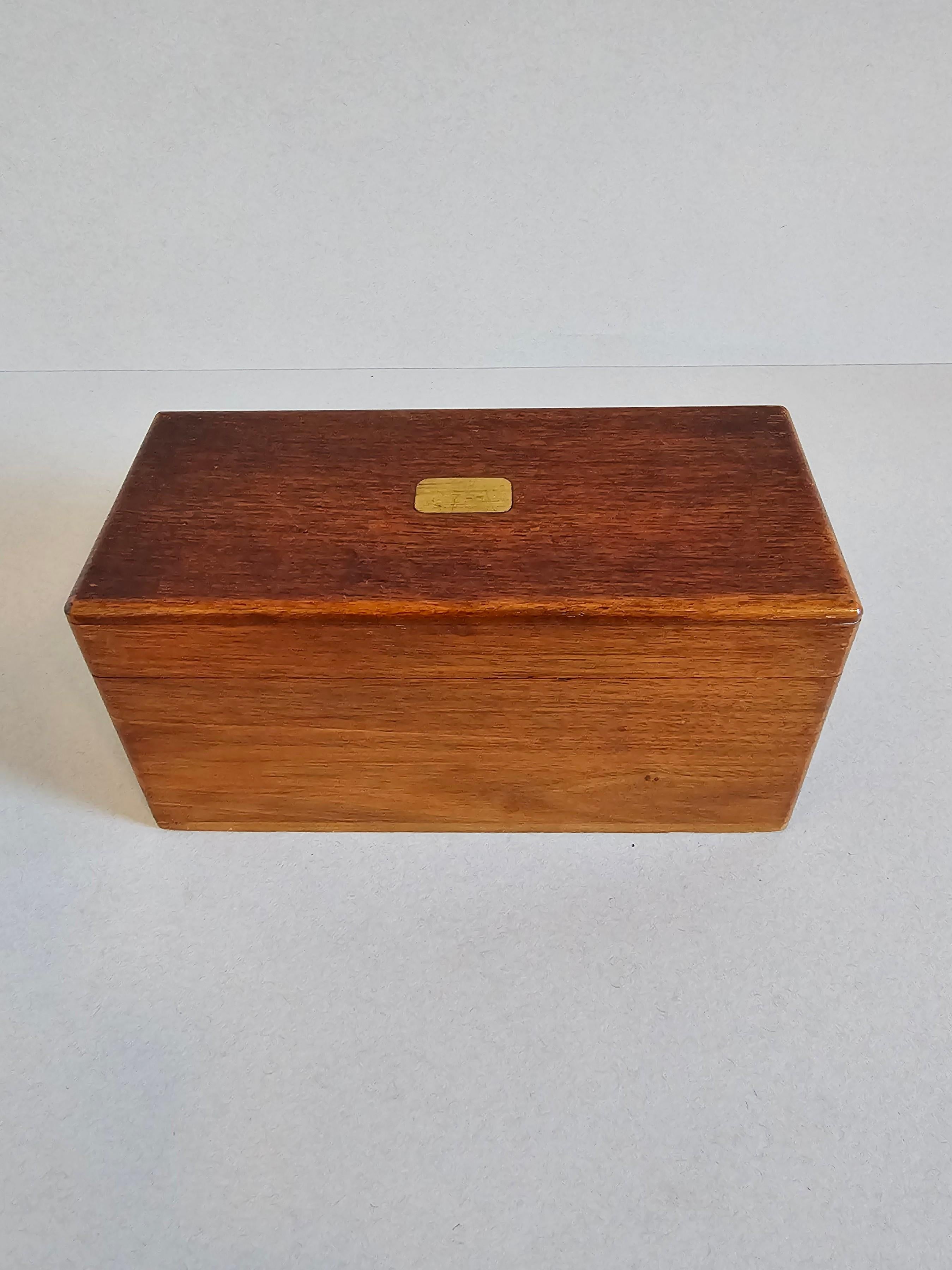 Édouardien Ancienne boîte de table anglaise en acajou avec intérieur divisé  en vente