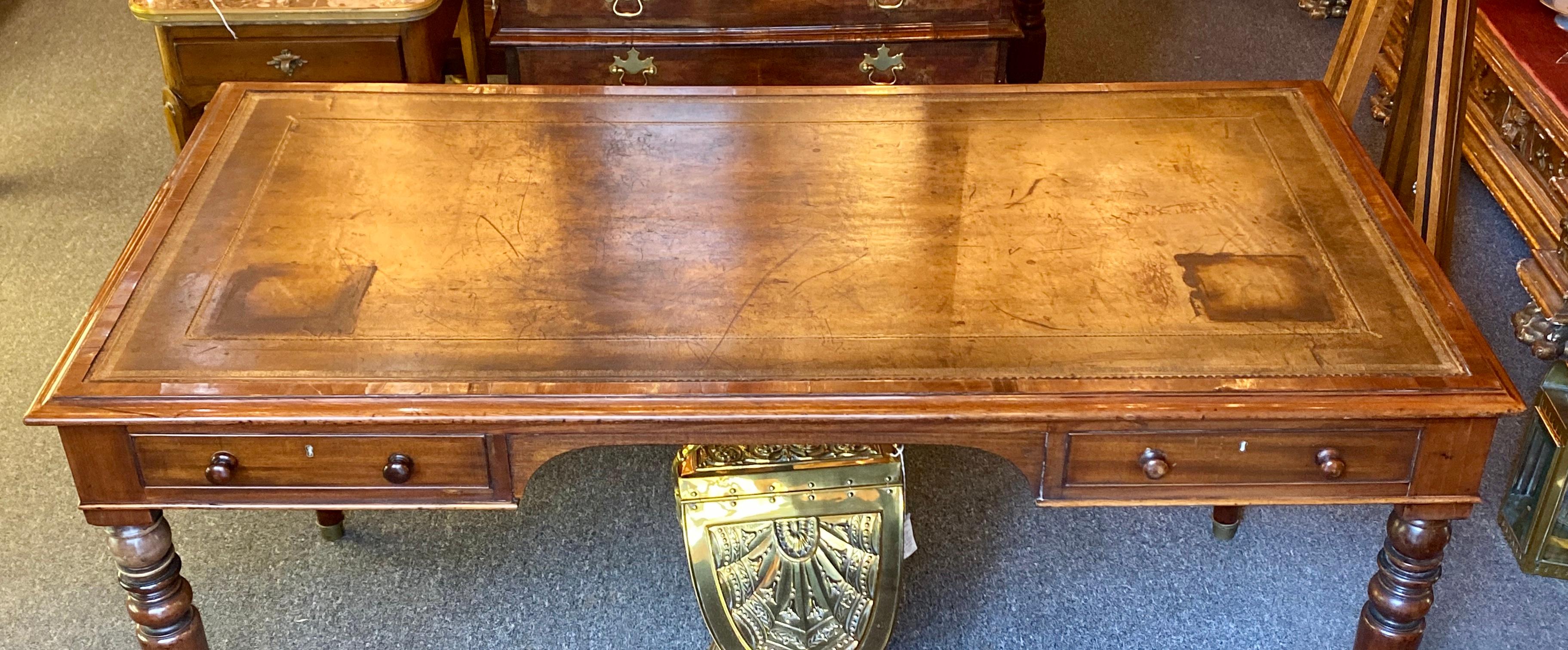 Antique English Mahogany Table Desk circa 1890 with Leather Inlay In Good Condition In New Orleans, LA