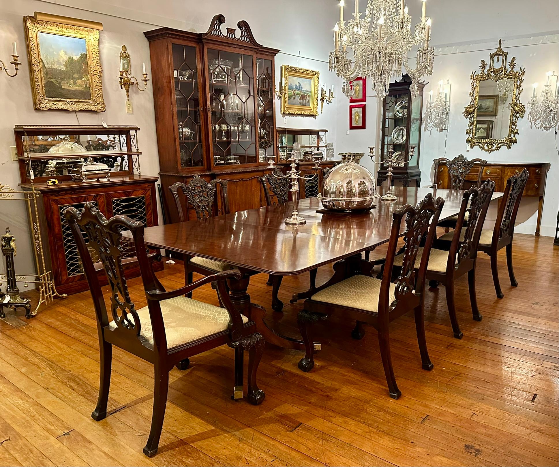 Acajou Ancienne table de salle à manger anglaise à trois piédestaux en acajou, vers 1880-1900. en vente