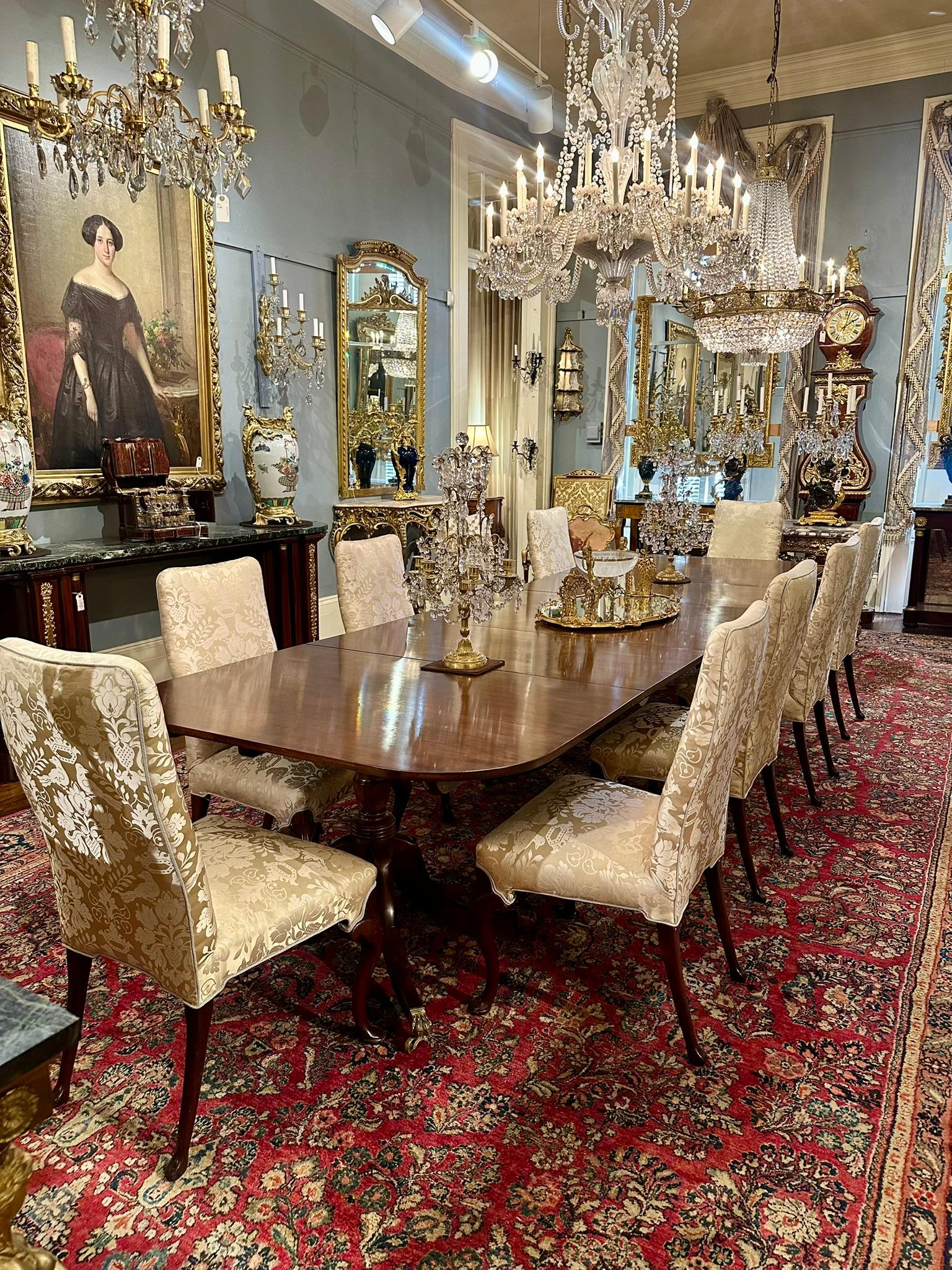 Ancienne table de salle à manger anglaise à trois piédestaux en acajou, vers 1890. en vente 4