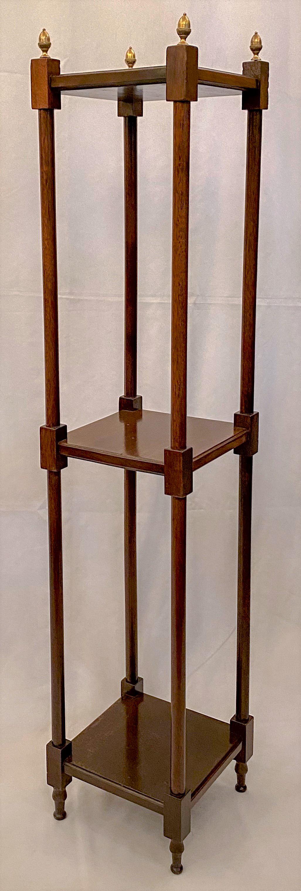 Antique English Mahogany Three-Tier Display Étagère, circa 1920s In Good Condition In New Orleans, LA