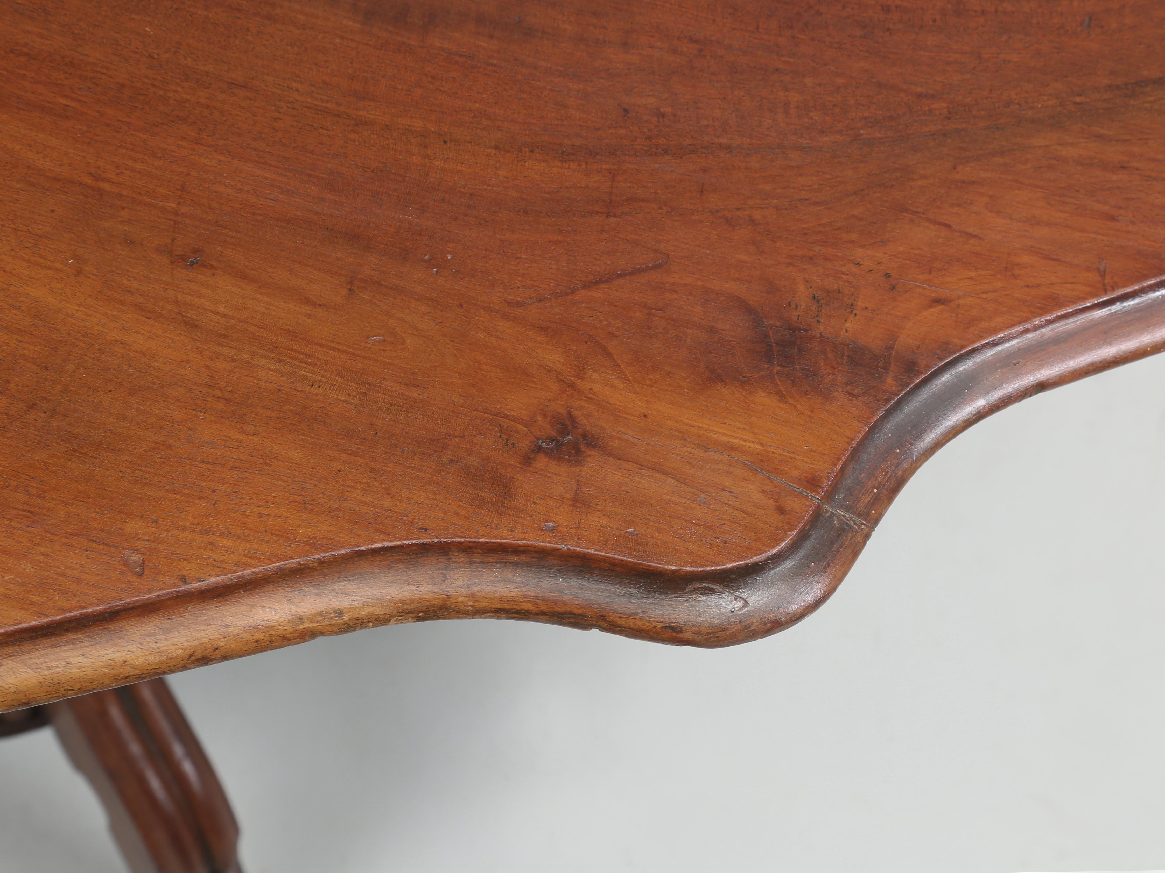 Antique English Mahogany Tilt-Top Table Restored with Original Patina Intact In Good Condition For Sale In Chicago, IL