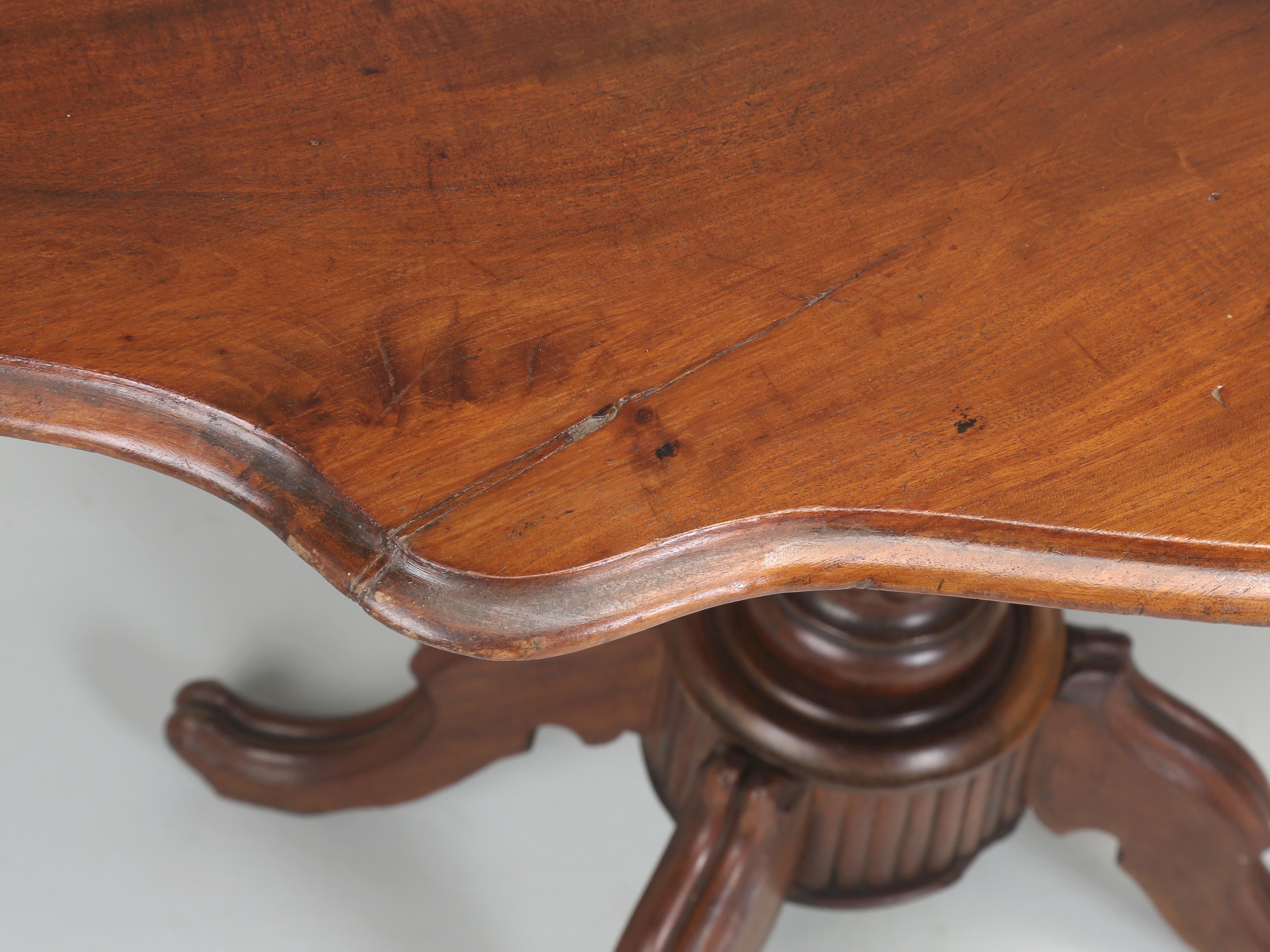 Early 20th Century Antique English Mahogany Tilt-Top Table Restored with Original Patina Intact For Sale