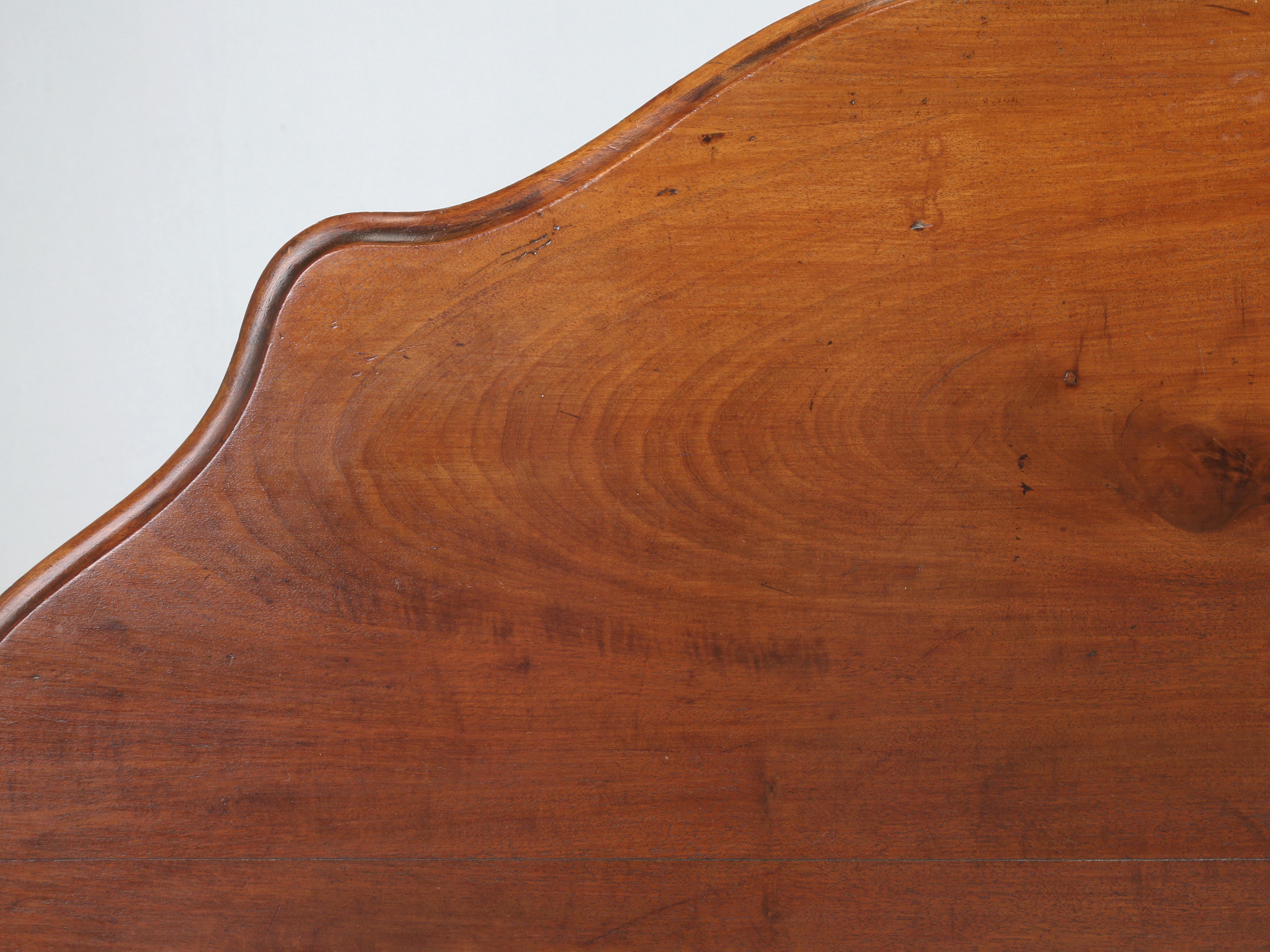 Antique English Mahogany Tilt-Top Table Restored with Original Patina Intact For Sale 1