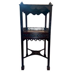 Antico tavolo da tè Chippendale a due piani in mogano con traforo, 1880 circa