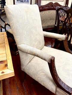 Antiker englischer Mahagoni-Sessel mit Gainsborough-Polsterung im Chippendale-Stil