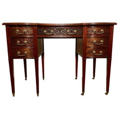 Ancien bureau anglais en acajou avec des frettes de Chippendale, vers 1880