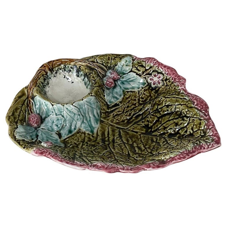 Antique English Majolica Strawberry Serving Dish For Sale at 1stDibs