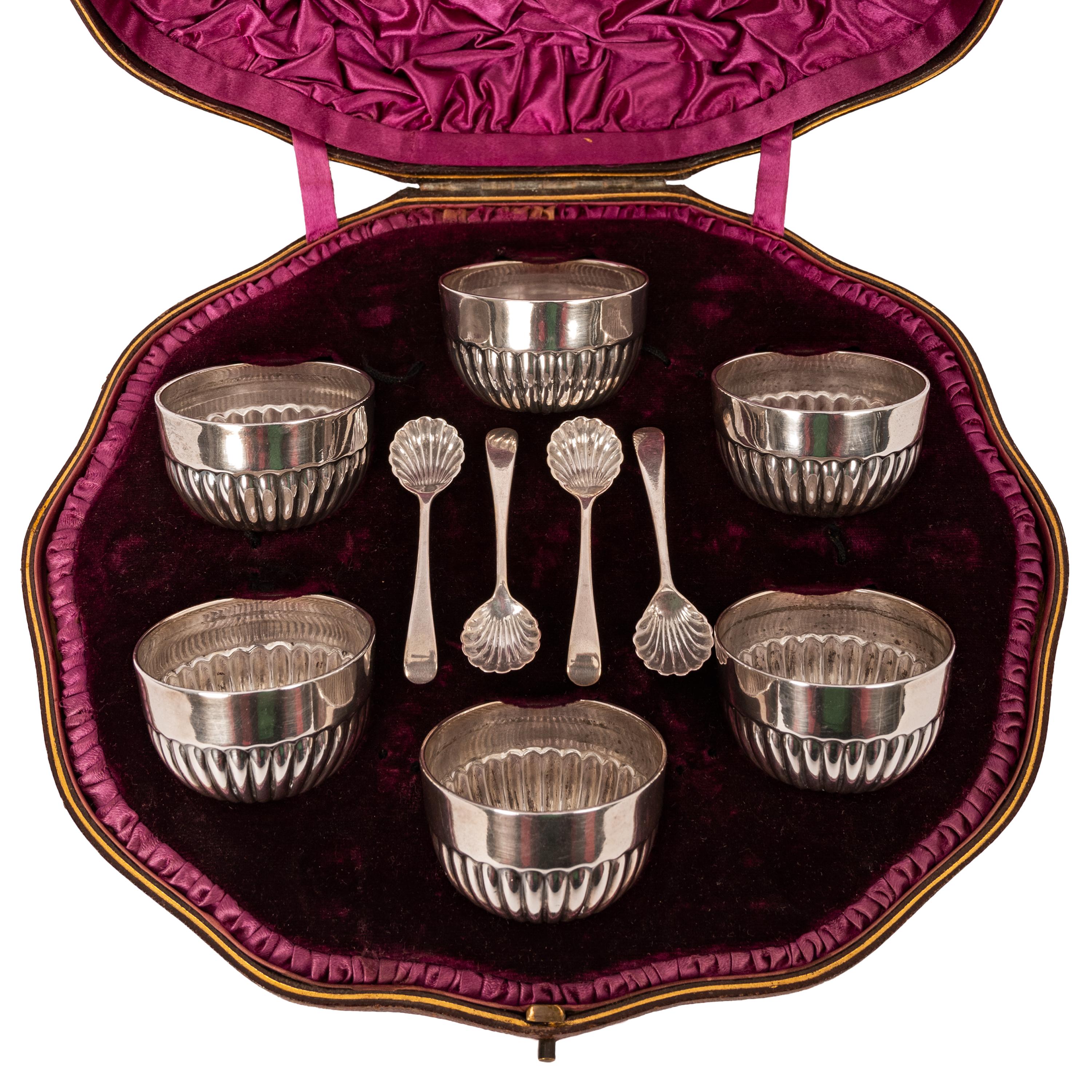 Antique English Mappin & Webb Sterling Silver Salts & Spoons Set in Case 1886 In Good Condition For Sale In Portland, OR