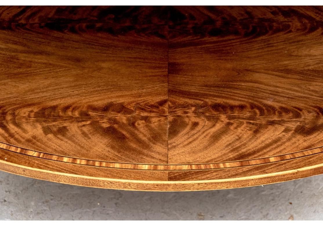 Ancienne table à thé ovale à deux plateaux en marqueterie anglaise C.1890 à restaurer en vente 2