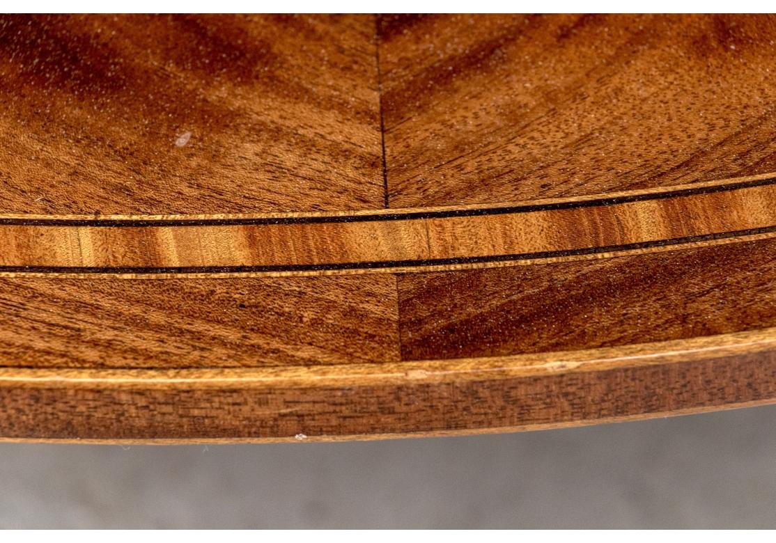 Ancienne table à thé ovale à deux plateaux en marqueterie anglaise C.1890 à restaurer en vente 5