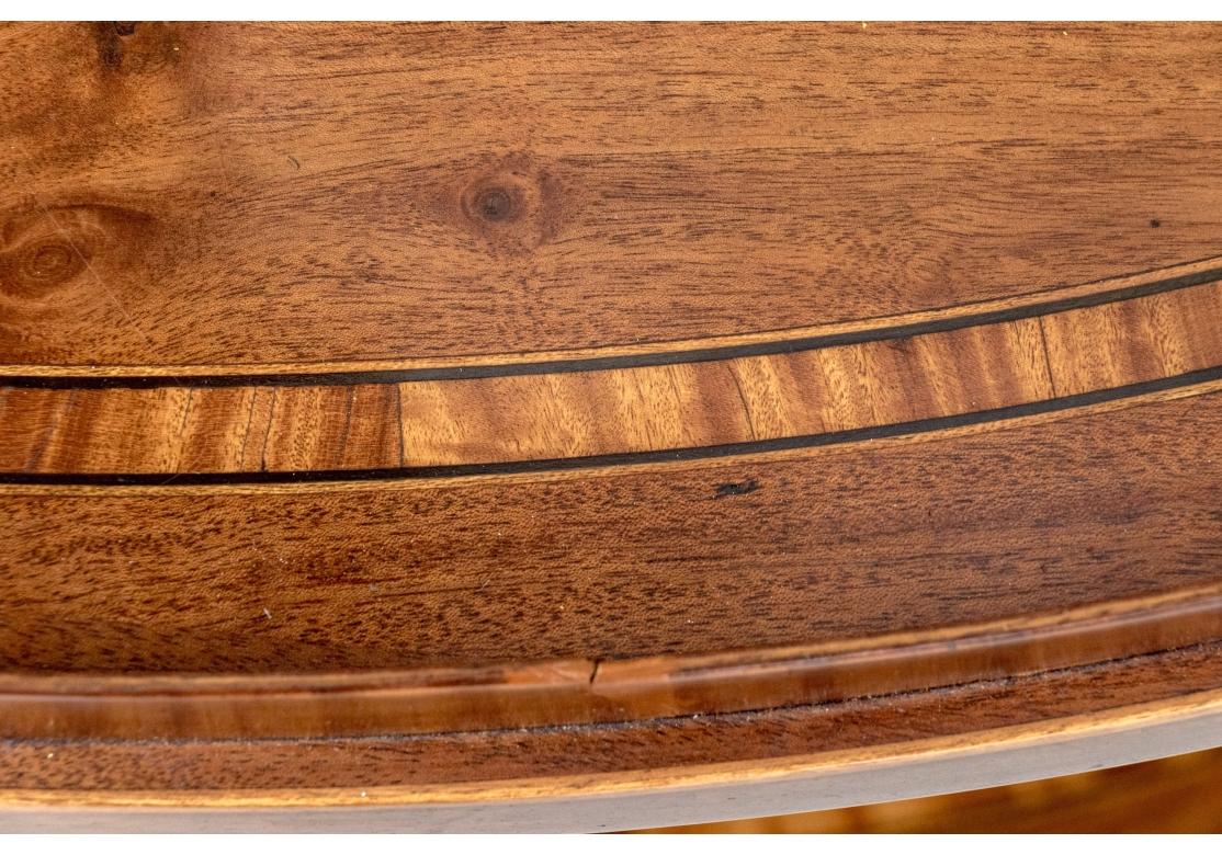 Ancienne table à thé ovale à deux plateaux en marqueterie anglaise C.1890 à restaurer en vente 6